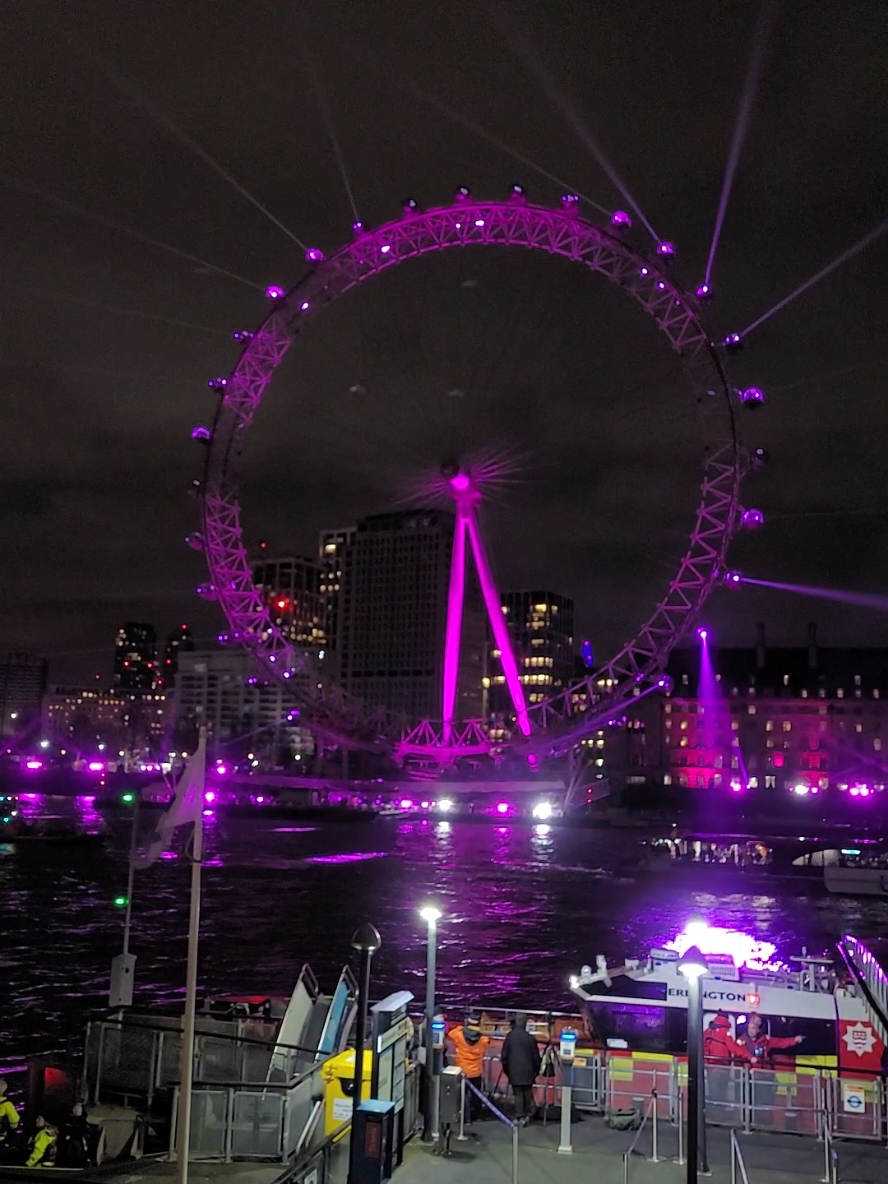 Not long now... 2️⃣0️⃣2️⃣5️⃣ #LondonEye #London #LondonBeautifulLife #GlobalBeautifulLife #MayorofLondon 