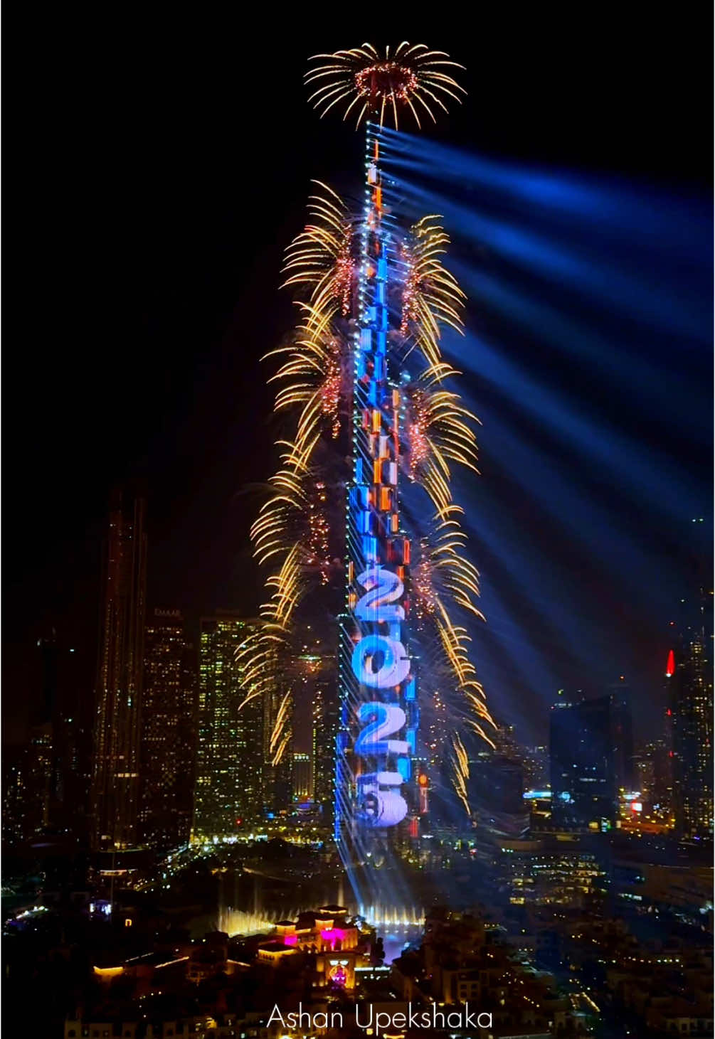 Firework at Burj Khalifa 2025 🎆🎊 #travel #srilankan #burjkhalifa #burjkhalifadubai #burjkhalifafireworks #newyear #dubai #uae #dubai🇦🇪 #visitdubai #dubaifireworks 