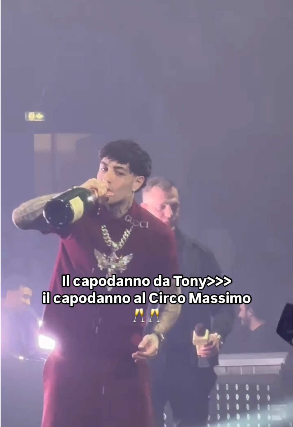 Iniziare il 2025 con Tony🇮🇹 >>> #rapitaliano #concertirap #concerti #tonyeffe #tony #777 #2025 #dark #lazza #capodanno