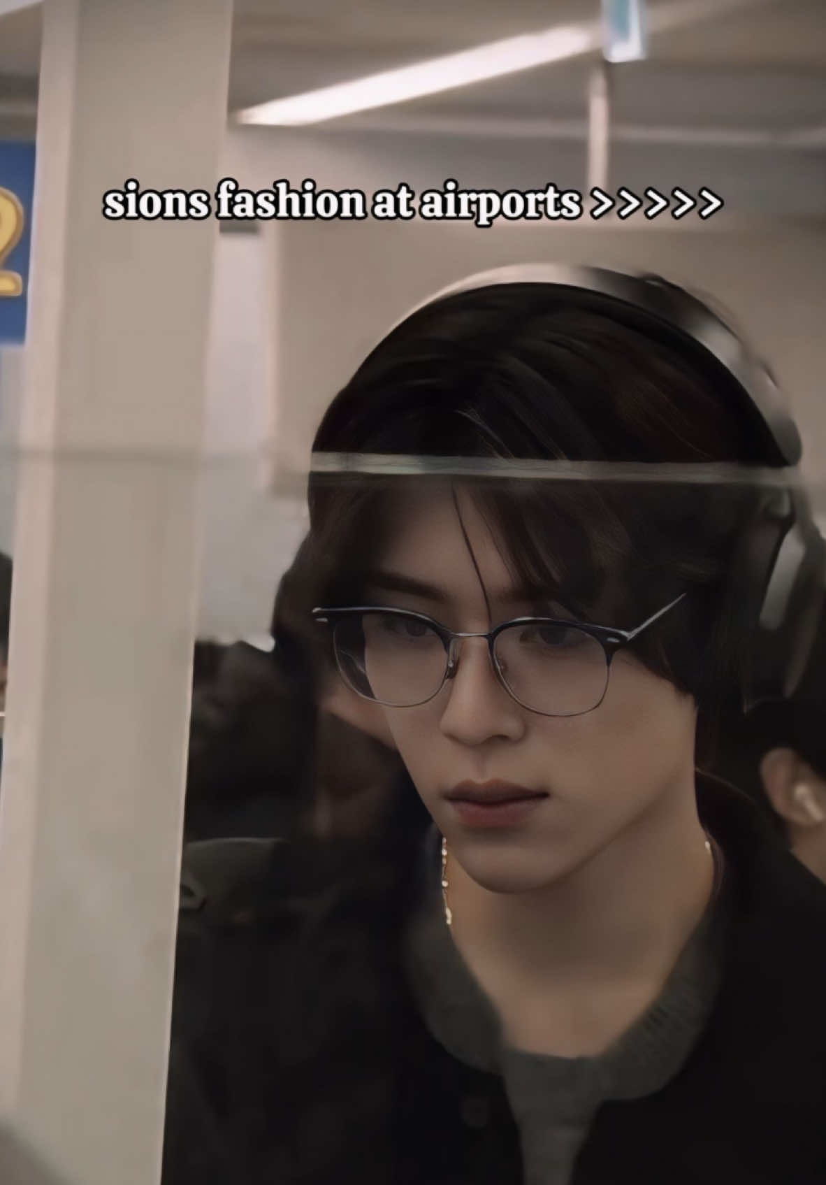 i’m still here can’t stop thinking about this viral sion look, he’s the main event fr #sion #시온 #airport #fashion #nct #sionnct #nctu #nctwish #nctzen #czennie 엔시티 #엔시티위시 #추천 #fyp #fypシ #explore #foryoupage #kpop #kpopfyp   
