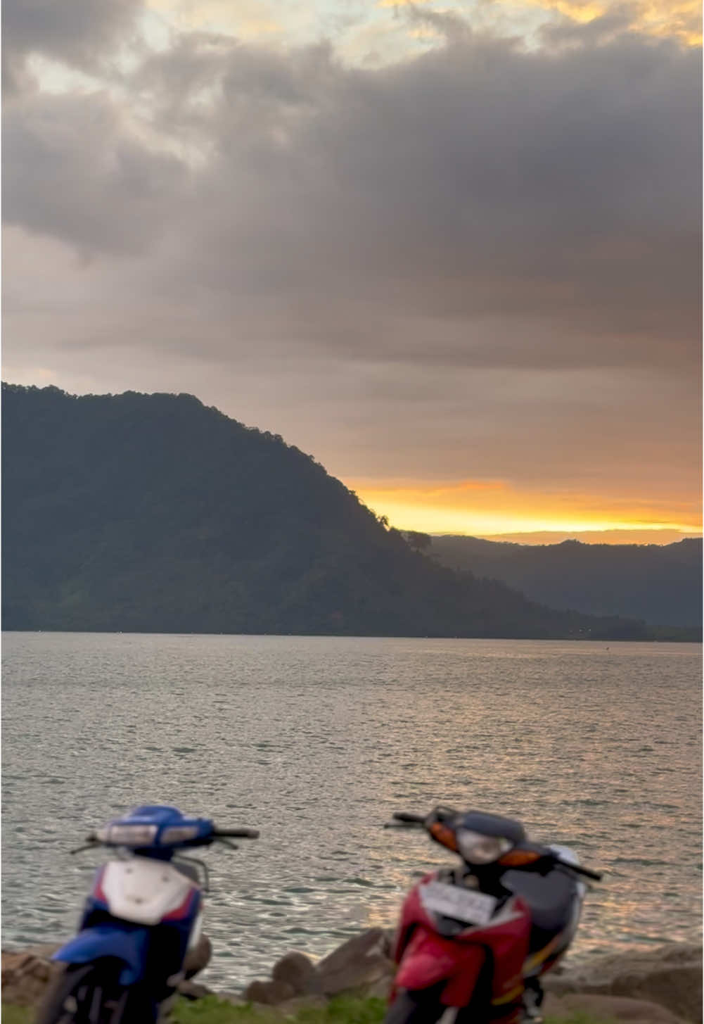 pantai, senja dan satria👌🏼💯#satria2takindonesia #satriahiu #satrialumba 