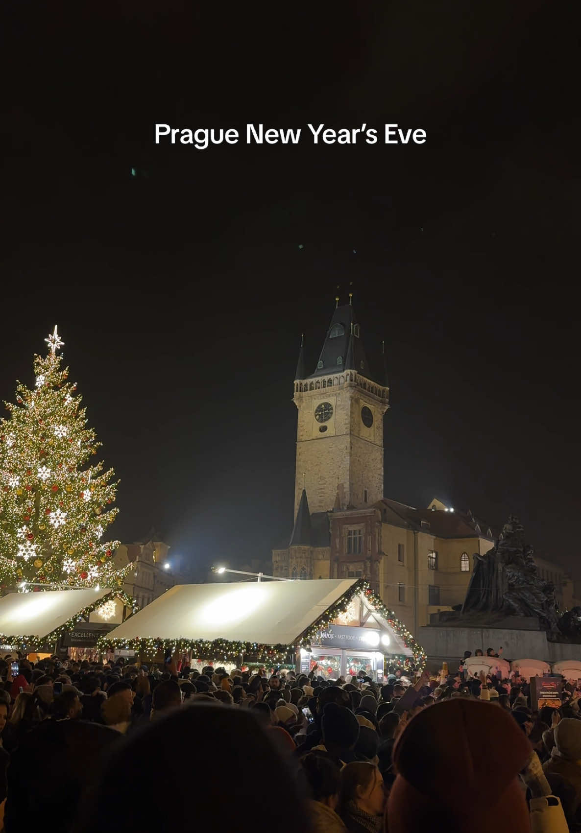 Happy 2025 ❤️#prague#oldtownsquareprague#newyearseveprague#happy2025#czech