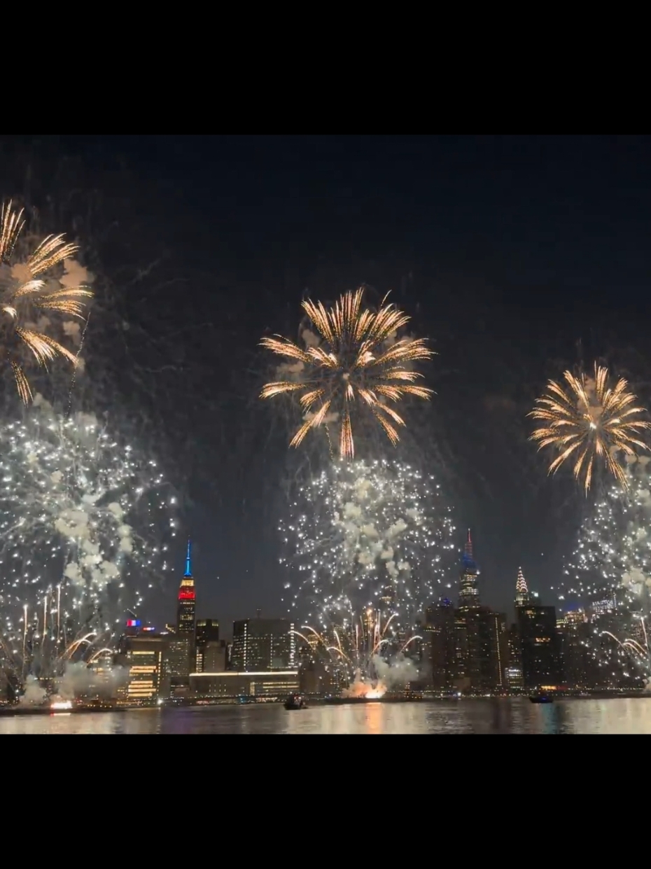 New York fireworks for new year 2025 #newyear2025 #fireworks #tiktoktrending #newyork