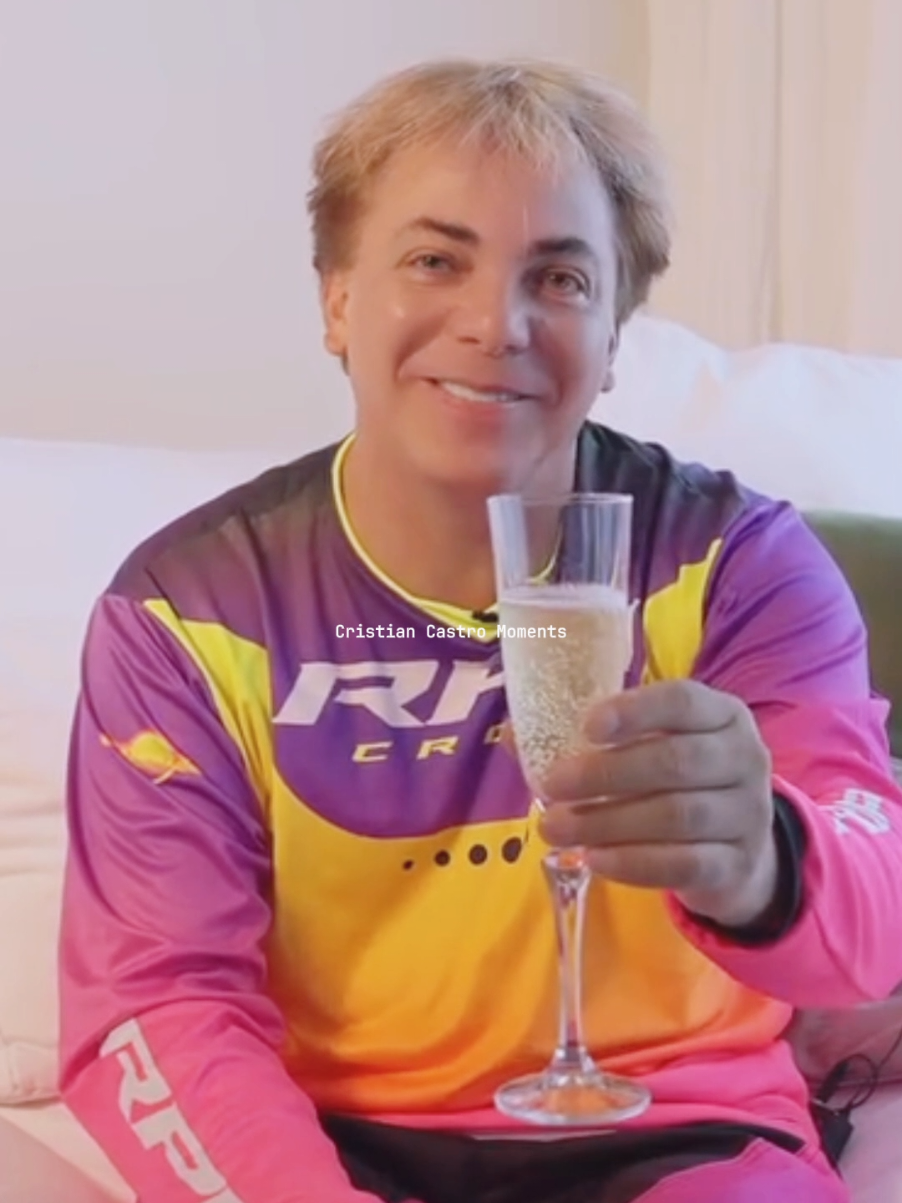 ¡Cristian Castro nos desea un feliz año 2025!  #cristiancastro #felizañonuevo #2025 #mexico #fyp #parati #Viral #trendingvideo #tiktok 