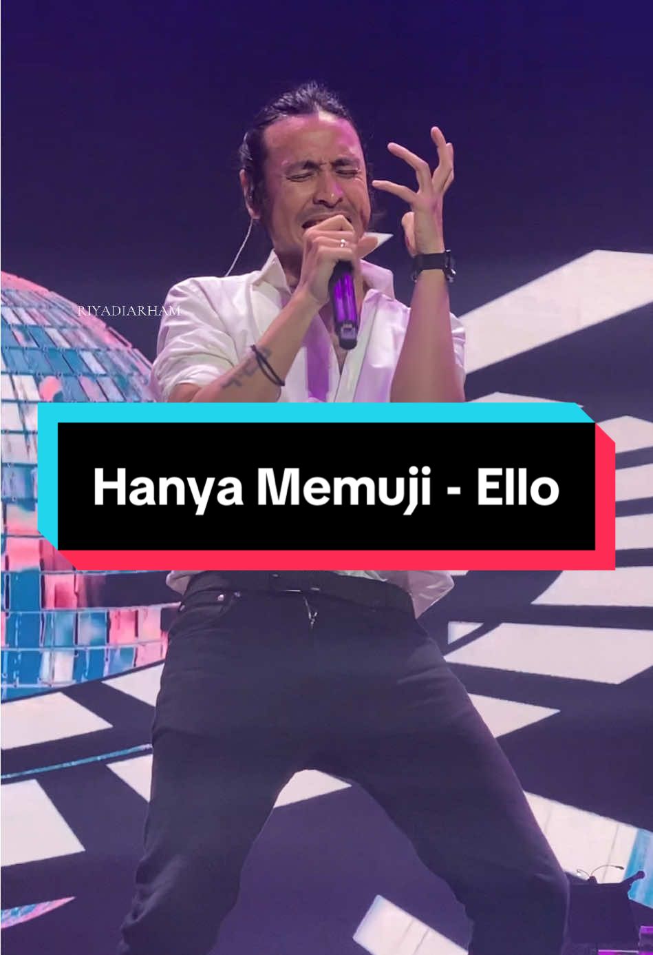 Jangan fikir ku akan mencinta, ku hanya kagumi, hanya memuji 🫱🏼‍🫲🏽 @Marcello Tahitoe #hanyamemuji #ello #marcellotahitoe #konser #konsermusik #konserjakarta #infokonser #fyp #foryoupage #xyzbca #fancam #riyadiarham #laguindonesia #lagu2000an 