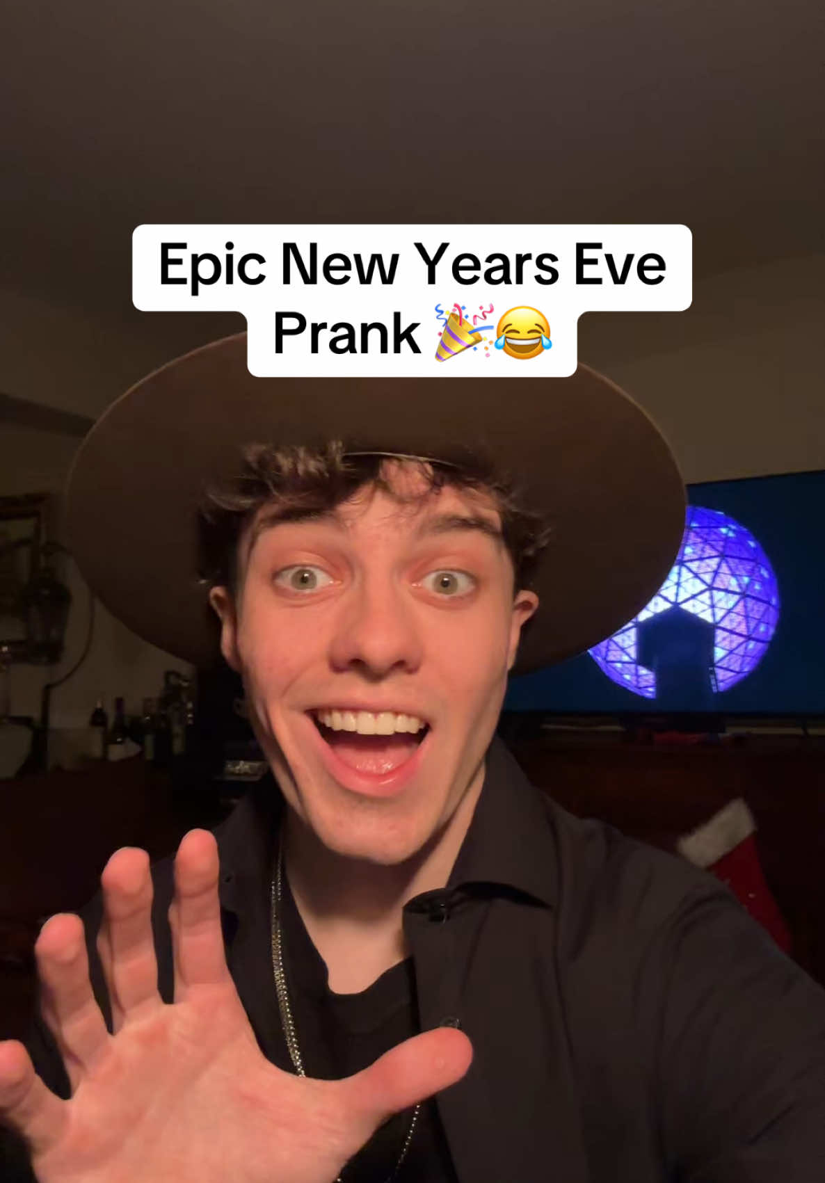 This is epic 🤣🤣🤣🤣🤣😂😂😂😂😂😐 #okcron #newyearseve #prank #funny 