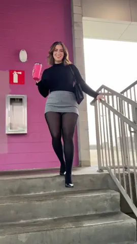 don’t you love how my coffee cup coordinated with the pink wall?!