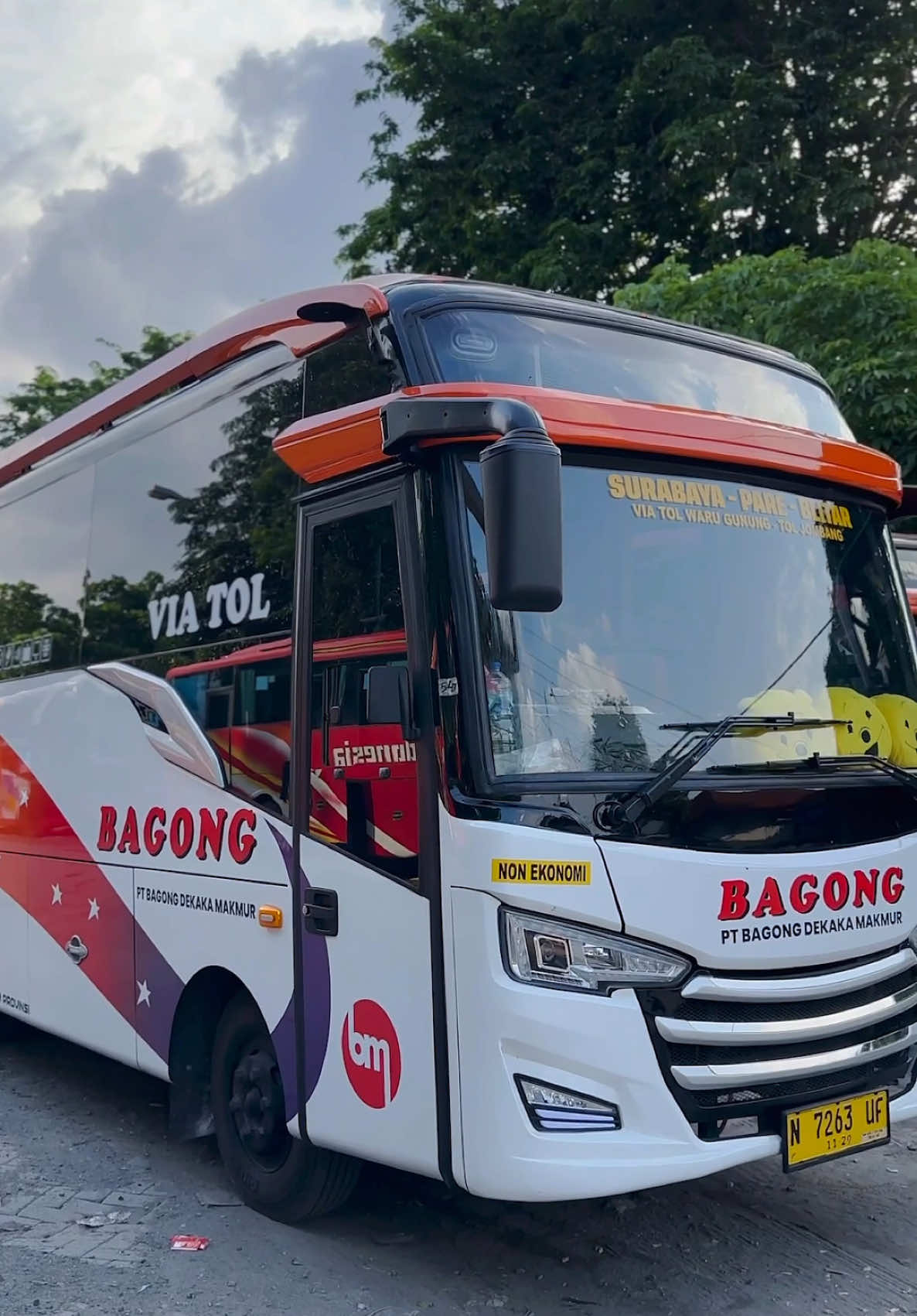 Ini juga ada USB charger Jadi tidak perlu takut low bat kalau naik Bus Bagong🥳😍🤩 Surabaya Pare Blitar Via Tol Waru Gunung - Tol Jombang Tarif lebih murah 🥳 #bagongpastibisajosss #busakdp #fypシ #tuwuhlanngrembaka #busjatimlovers 