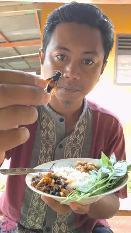 masak anakan larva tawon vespa  #tawon #bolang #petualangan #alam 