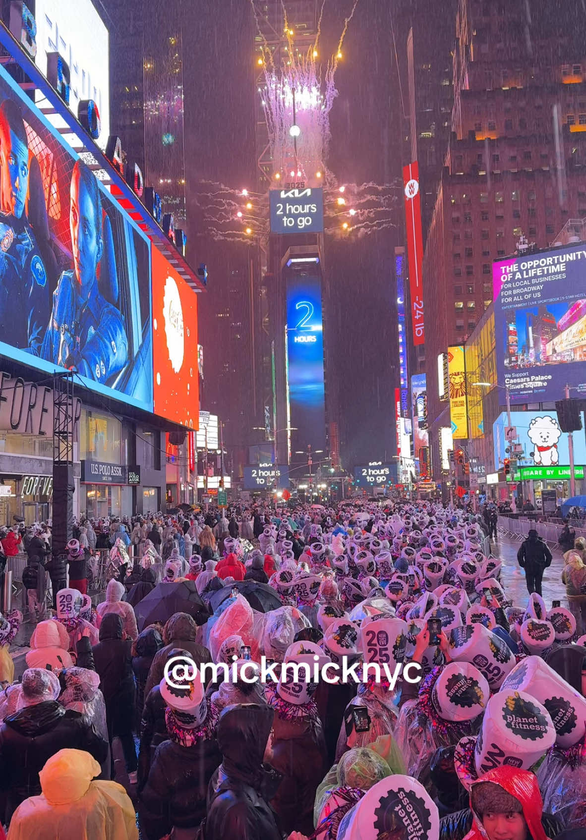 The rain is coming down on @Times Square NYC this NYE and we are at the 10pm countdown with the @planetfitness yellow & purple confetti 🥳🥂🎆 #timessquare #countdown #nye #confetti #balldrop