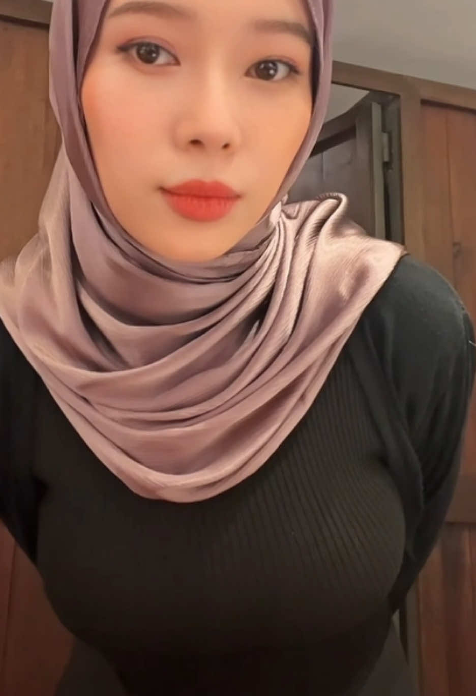 Aishah Fuji Hijab Rajut Hitam Spek Manhwa Fit Check buat kamu Sayang