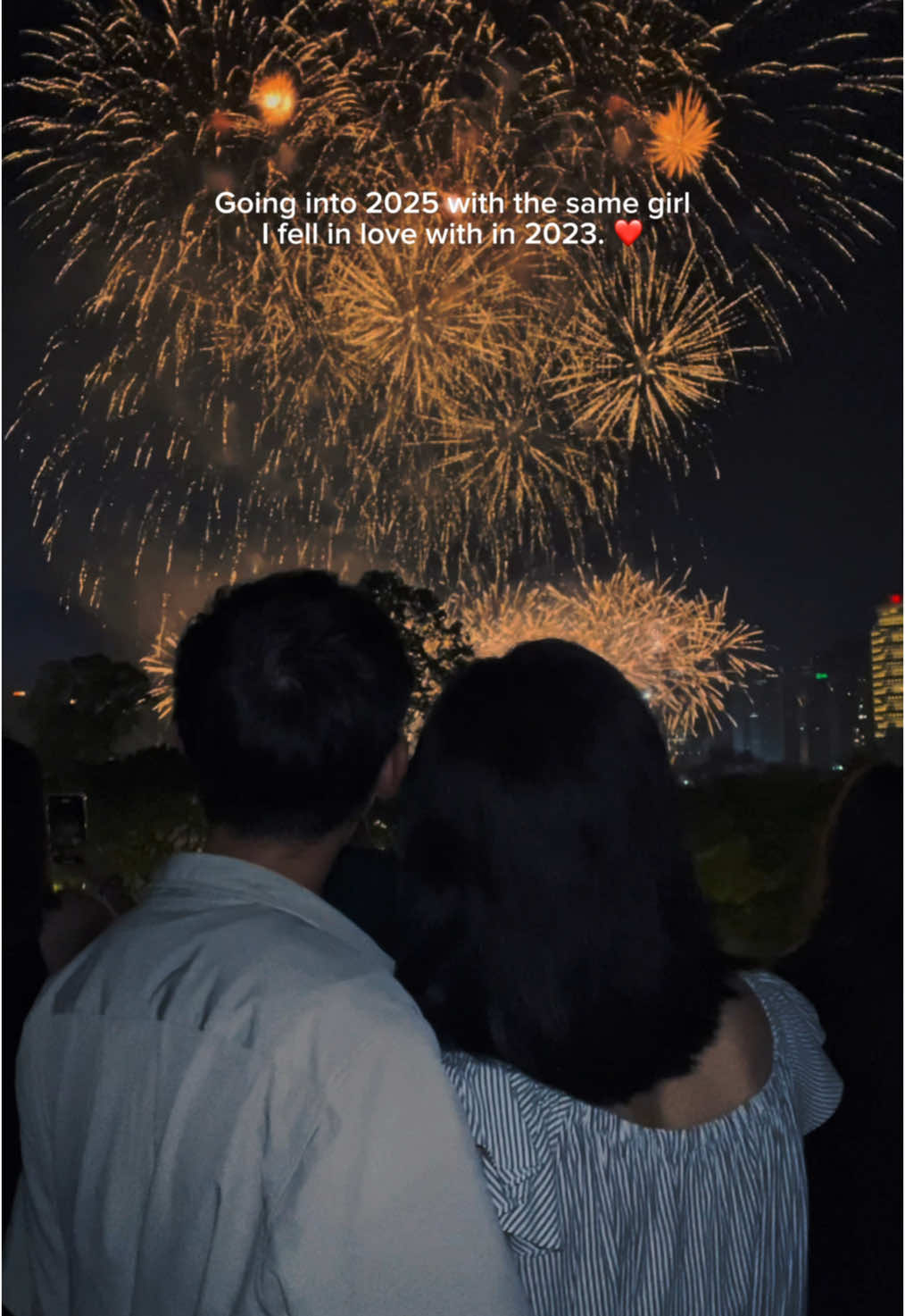 Counting down to 2025 with my favorite person by my side ✨❤️ #countdownto2025 #happynewyear2025 #singapore #fireworks #brunomars #diewithasmile #fyp #foryou 