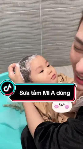 Cảm giác như mới đẻ thế mà giờ cô ý cũng đã được hơn 13 tháng 😭 Sắp tới tuổi chạy được ko muốn mẹ ôm ấp nữa rồiiii #lầnđầulàmvợ 
