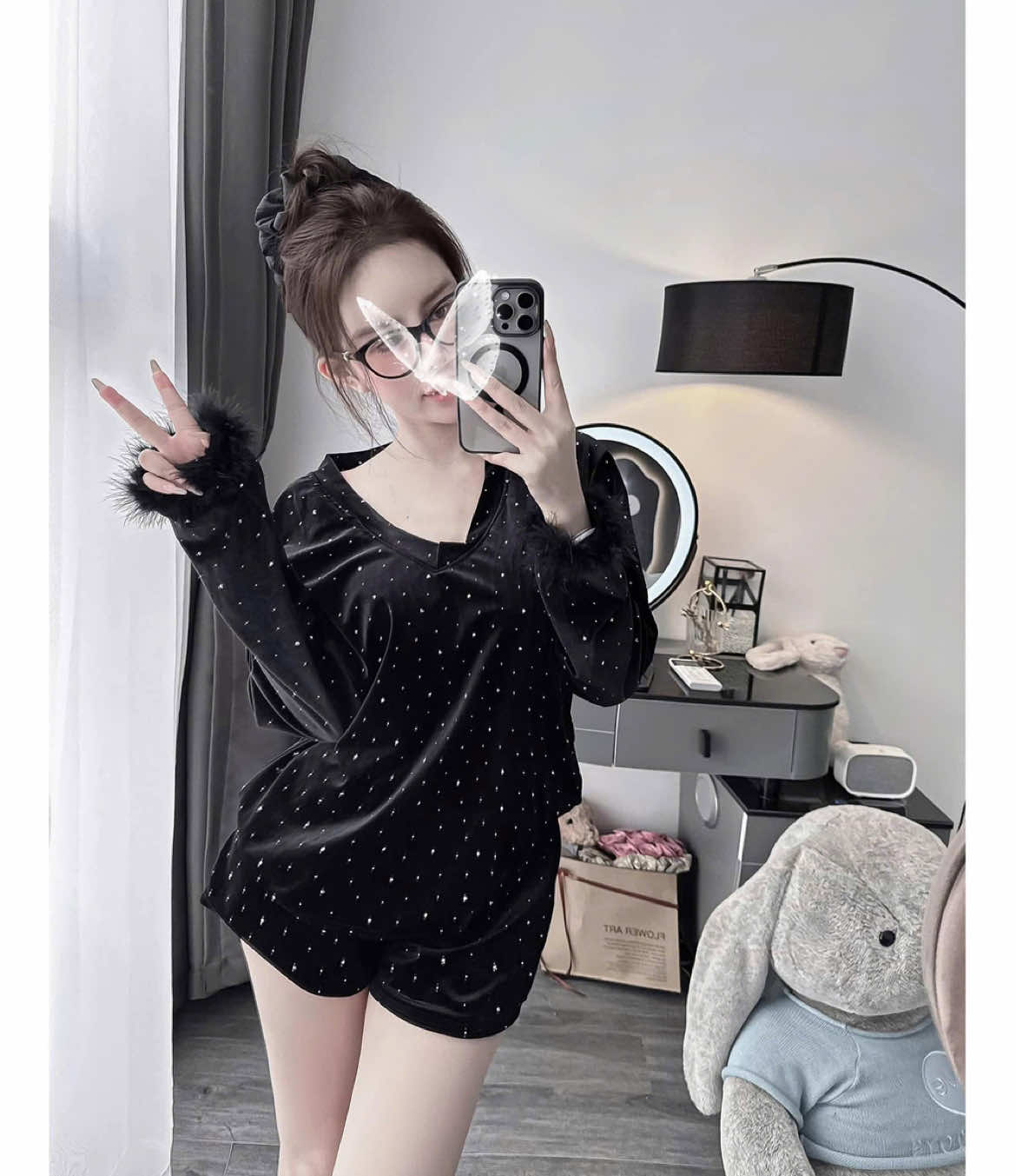 Mặc pijama xinh như này, ngủ ngon cả đêm luôn 🥰. Chất liệu mềm mịn, mặc lên da sướng cực. Link shop ở bio nha! #pijama #ngủngon #mặcnhà #quầnaó #sale #TikTokFashion #fashion #hottrend #HoàiThươngStore 