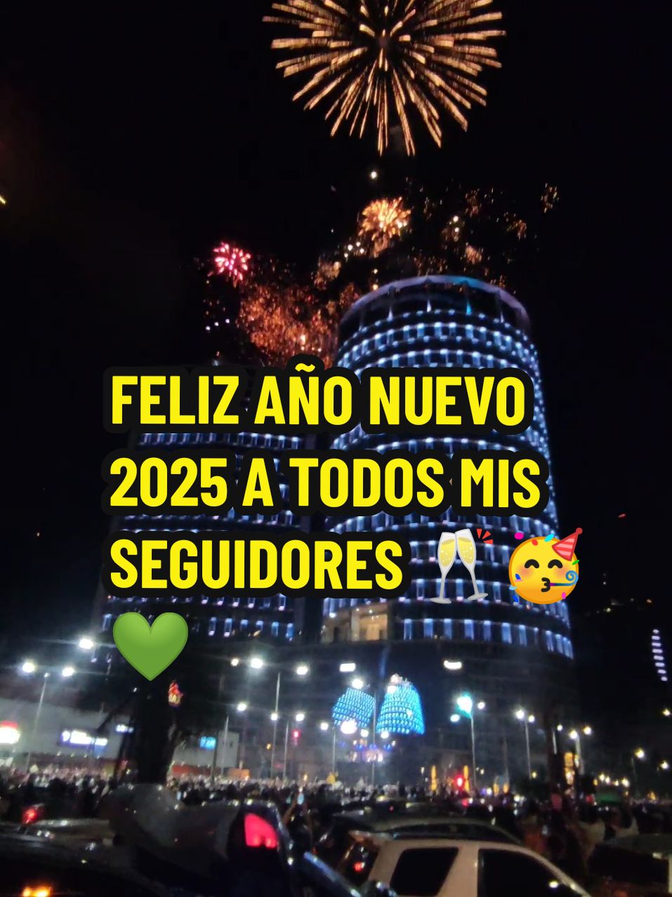 Feliz año nuevo 2025 en manzana 40 Santa Cruz Zona Equipetrol 🥳💚🥂🌴💃 #manzana40 #equipetrol #santacruzdelasierra🇳🇬 #felizañonuevo #newyear #2025 #bolivia🇧🇴 #happynewyear #tik_tok #pourtoi #dúo #manzana40plazaempresarial #añonuevo2025 #felizañonuevo2025 