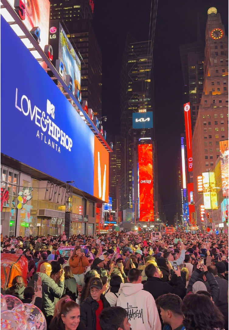 Happy New Year 2025 from New York City 🇺🇸🇺🇸🇺🇸🇺🇸 Times Square 🎊 #NYCPhotography #newyork #happynewyear #usa🇺🇸 