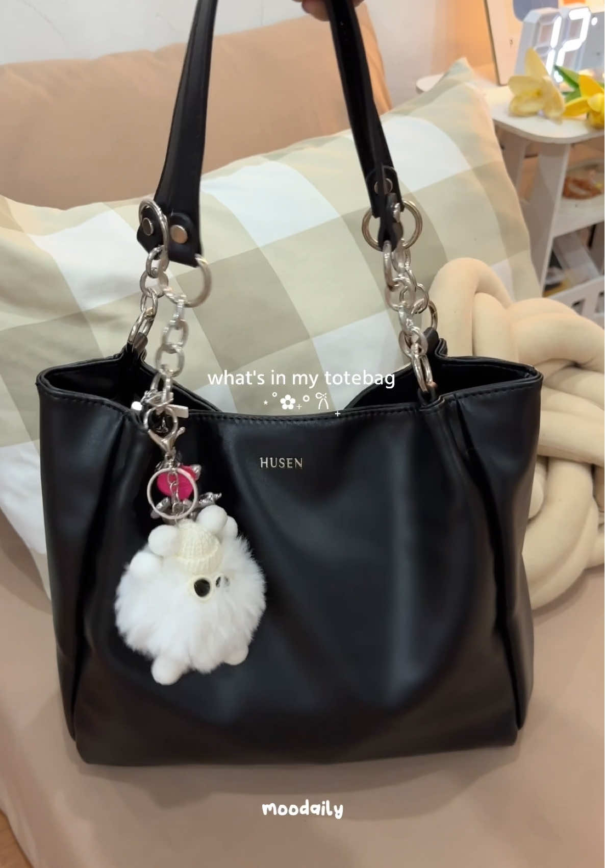 udah free pouch🖤 #bags #totebag #bag #tas #taswanita #taskuliah #totebagwanita #totebagkuliah #rekomendasitas #recommendations #whatsinmybag #asmr #asmrsounds #asmrvideo #fypシ゚viral #fypシ #fypage #fyp 