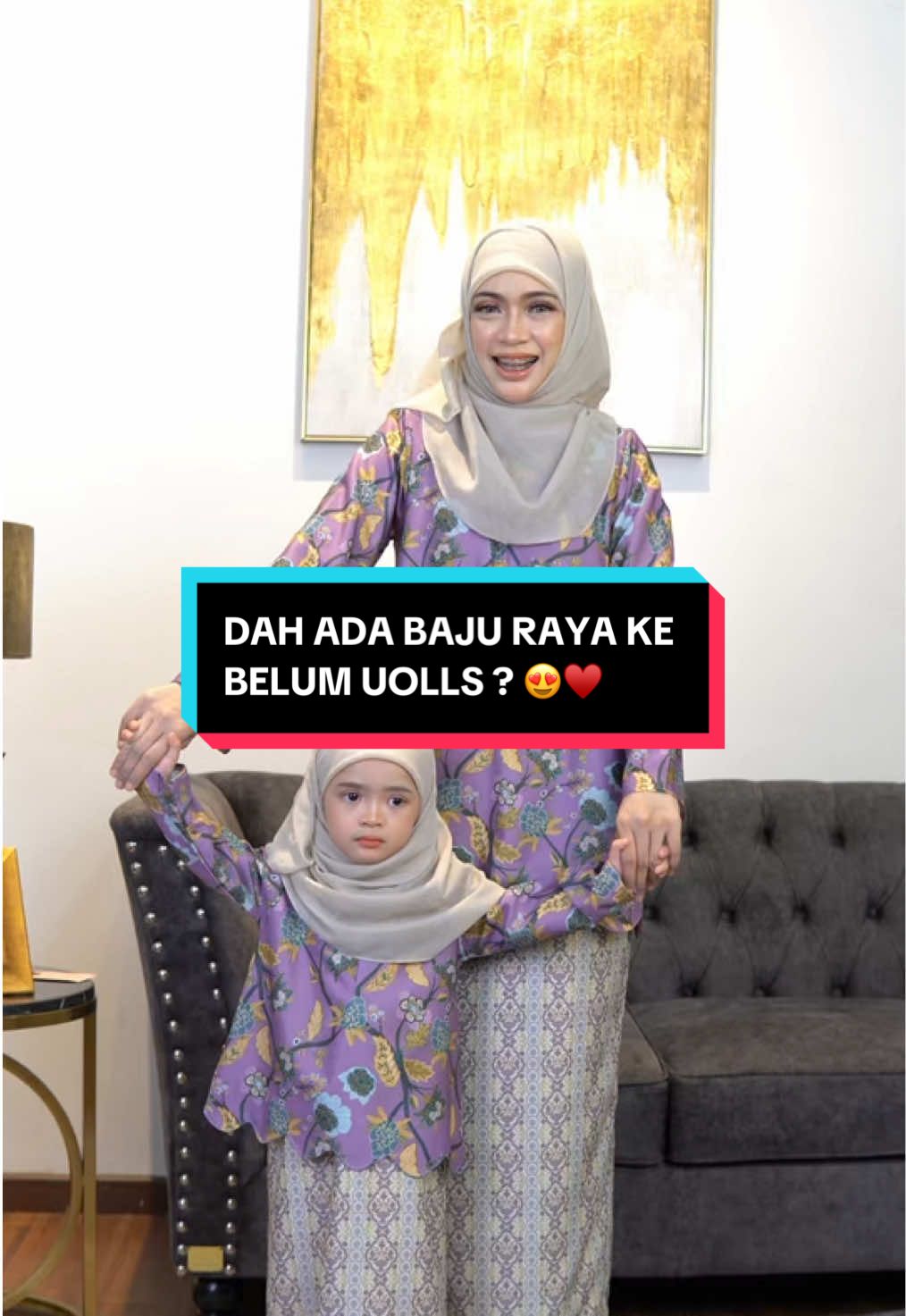 DAH ADA BAJU RAYA KE UOLLS? 😎😍 Comel je sedondon Ibu Anak ni 😍✨  Set sedondon raya printed ni cantik sangat guys 🥰 ada 10 pilihan warna lawa lawa 😍  Sebelum SOLD OUT lagi , boleh grab sekarang tau .  Join live atau dm kami 💛