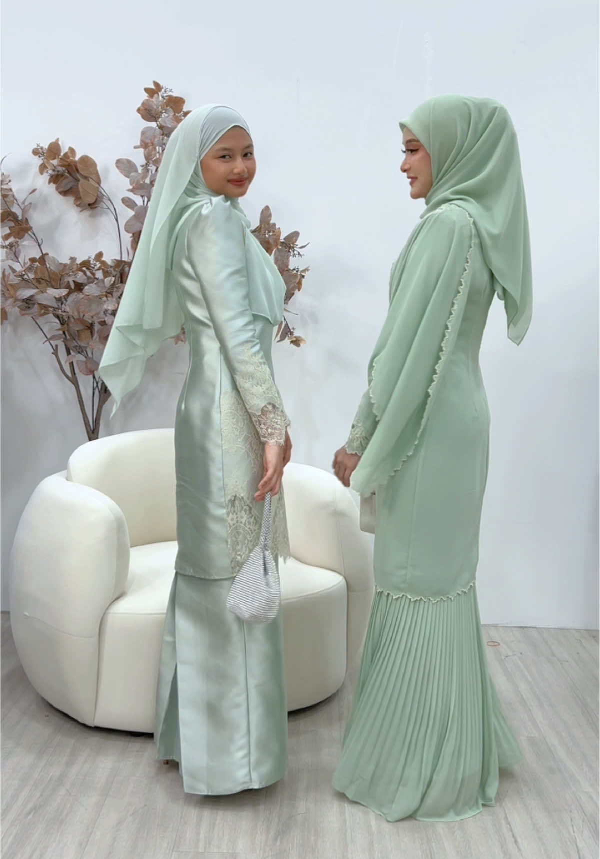 Outfit check with my gurl 🌸💚 Discover the beauty of simplicity with our sage green Collection: Ester and Kastiara Kurung - where each piece is a soft whisper of sophistication and timeless beauty.✨ Like the quiet glow of moonlight 😍 #jlabella #jlabellaatelier #bajukurung #bajuraya #bajunikah #bajutunang #bajukonvo #gamis #transition #fashion #raya #dance #abaya #kaftan #bestie #outfitcheck #sagegreen #JlabellaGlamorousRaya2025 #JlabellaRayaSeries #jlabellaesterkurung #jlabellakastiarakurung