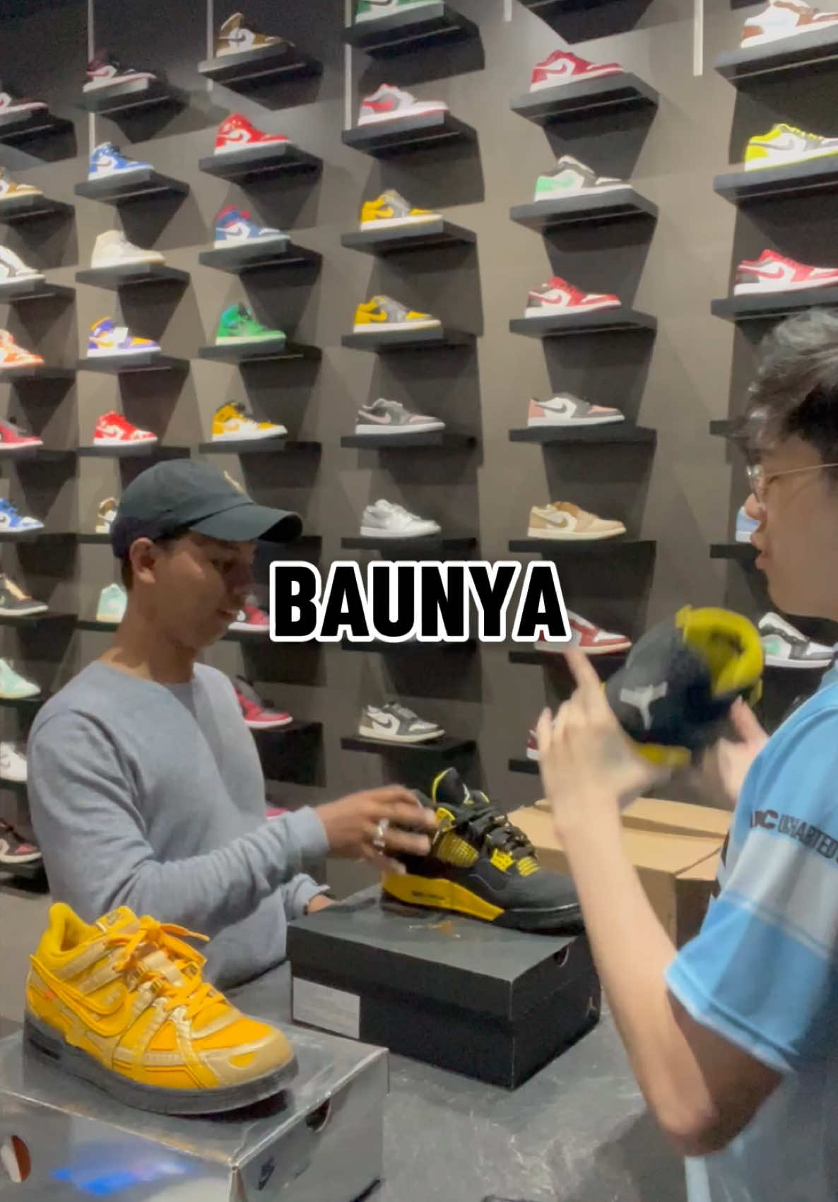 Randi & Randi Again Reseller Pt 2 Jualan Lagi Di @uncharted_sply ! . Menurut kalian Siapa yg Win Di Video ini #fyppppppppppppppppppppppp #tokosepatu #sepatumurah #giveaway #videoviral #challenge #fypage #videolebihpanjanag #coinflip #viancoinflip 