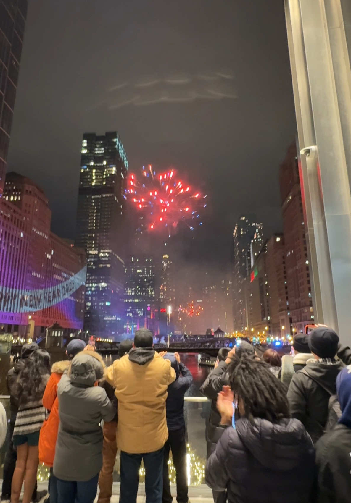 Chicago River New Years Eve Fireworks #chicagonye #chicago #riverwalk 