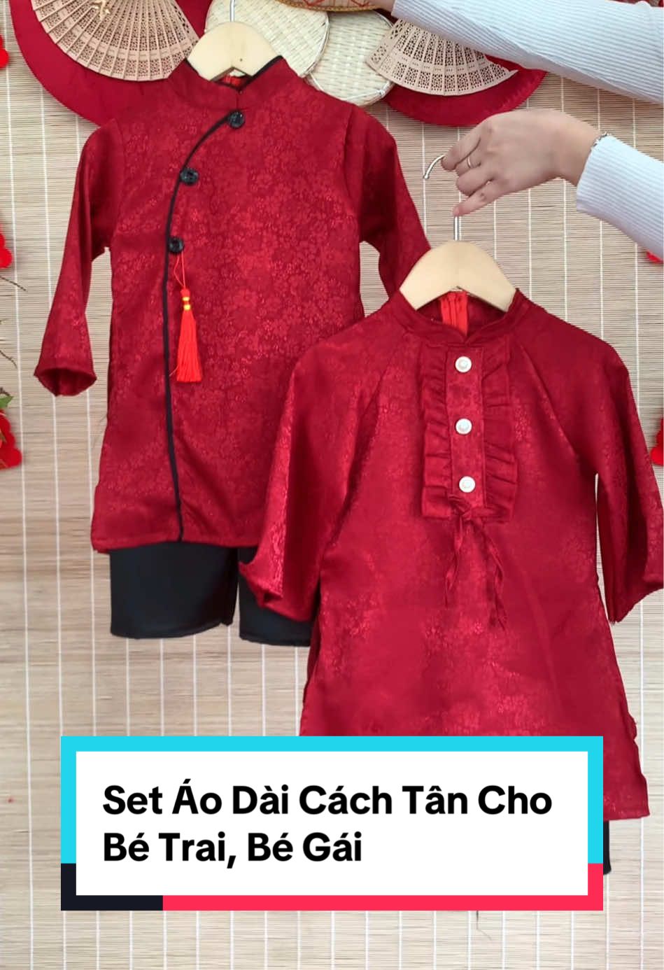 Set áo dài cách tân cho cả bé trai, bé gái diện tết, đi du xuân giá cực kì ưu đãi. Các mom săn ngay kẻo hết #aodaitet #setaodaitet #aodaitetchobe #aodaibetrai #aodaichobetrai #aodaibegai #aodaichobegai #setdichoi #xh #aodaichobe #hiwo 