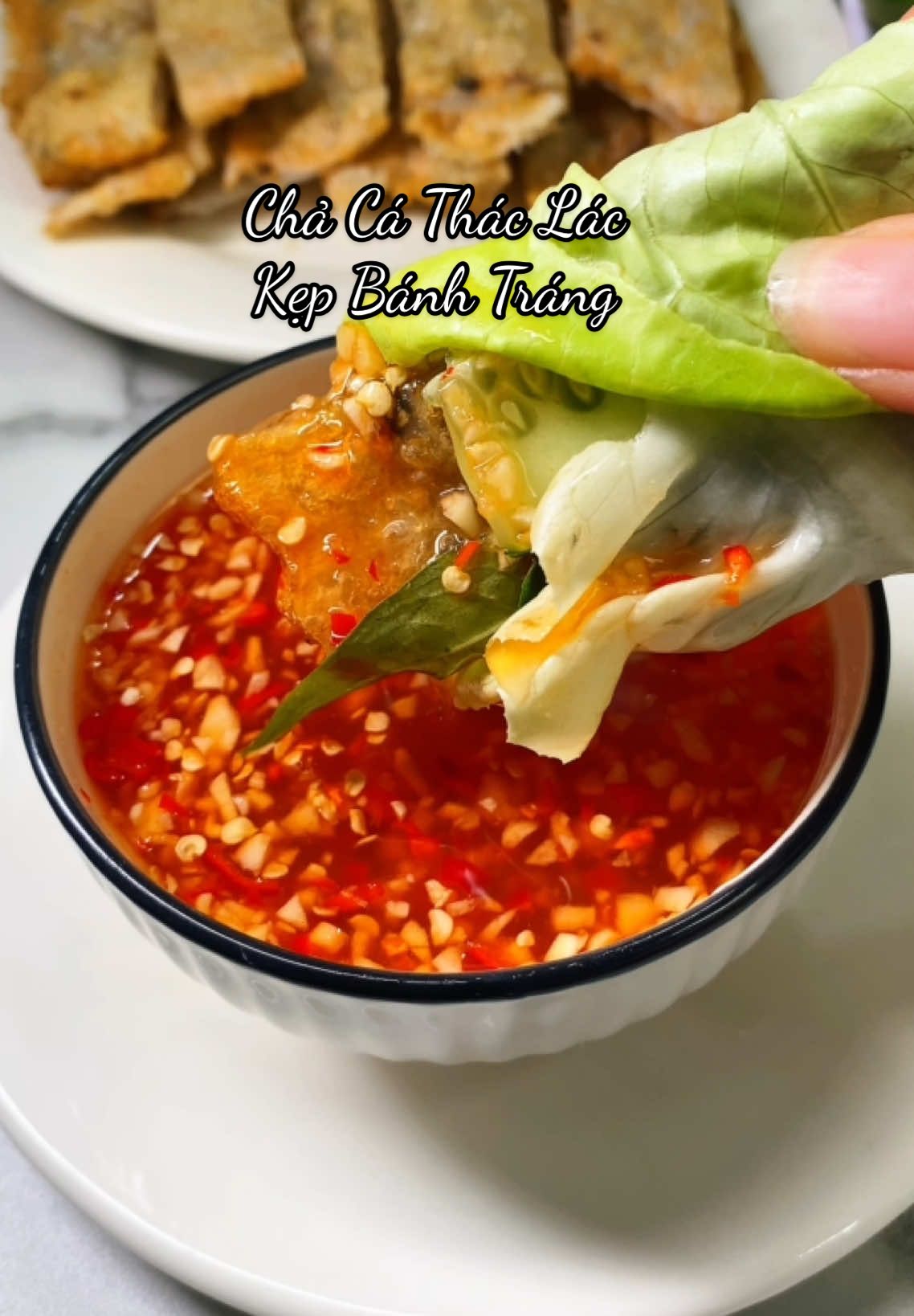 Chả Cá Kẹp Bánh Tráng nghe nói đang hót lắm mà quan trọng là ngon nha. #monngonmoingay #thinhhanhxuhuong #LearnOnTikTok #thichnauan #xuhuongtiktok #comnha #nauancungtiktok #yeubepnghiennha #anngonnaugon #homnayangi 