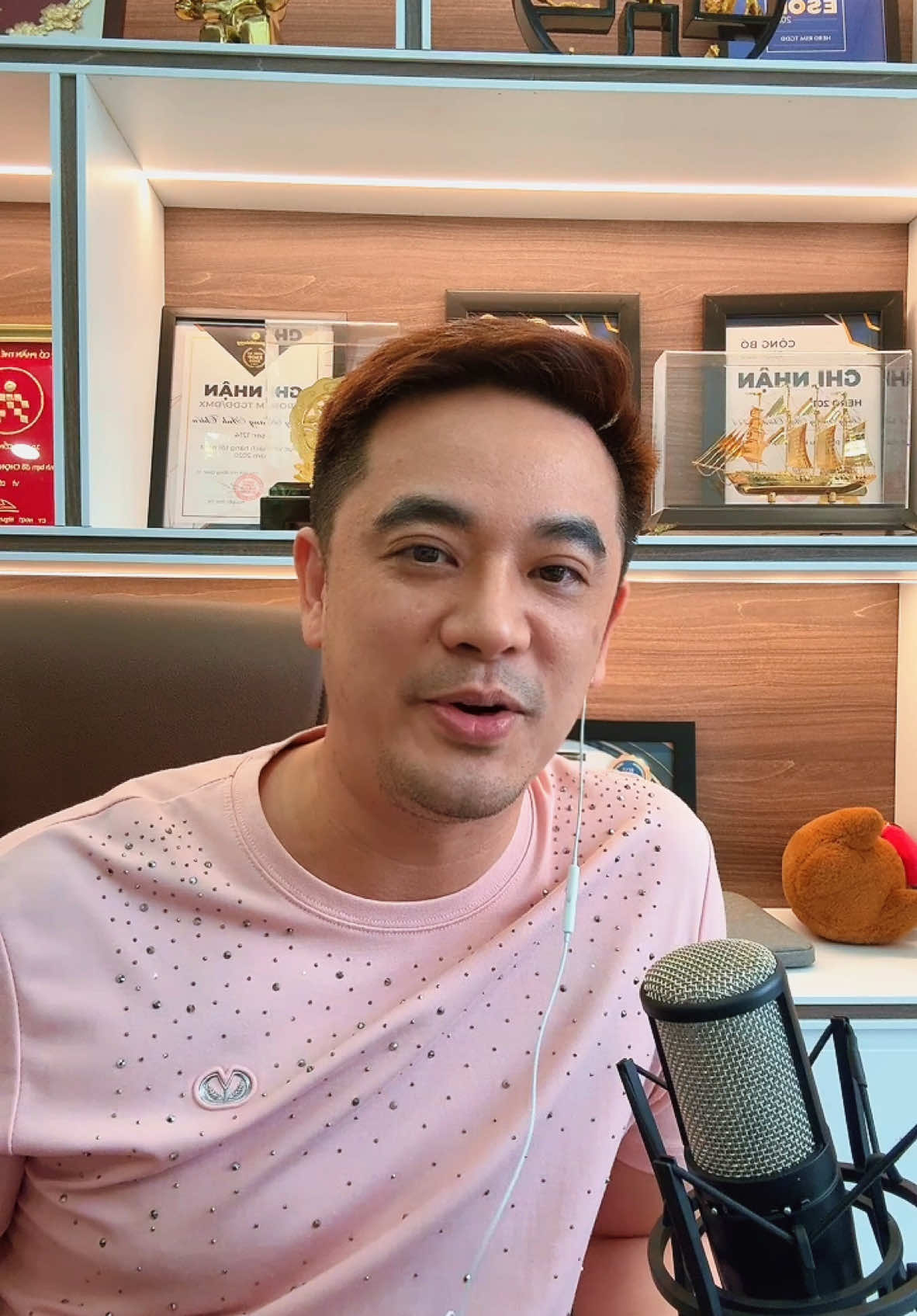 Đám Giỗ Bên Cồn qua chất giọng Vịt Kêu mọi người chém nhẹ tay nhé 😂😂🤣🤣🤣#xuhuong #capcut #damgiobencon  Chúc mọi người 2025 Rực Rỡ và luôn tràn đầy năng lượng nhé 💕💕
