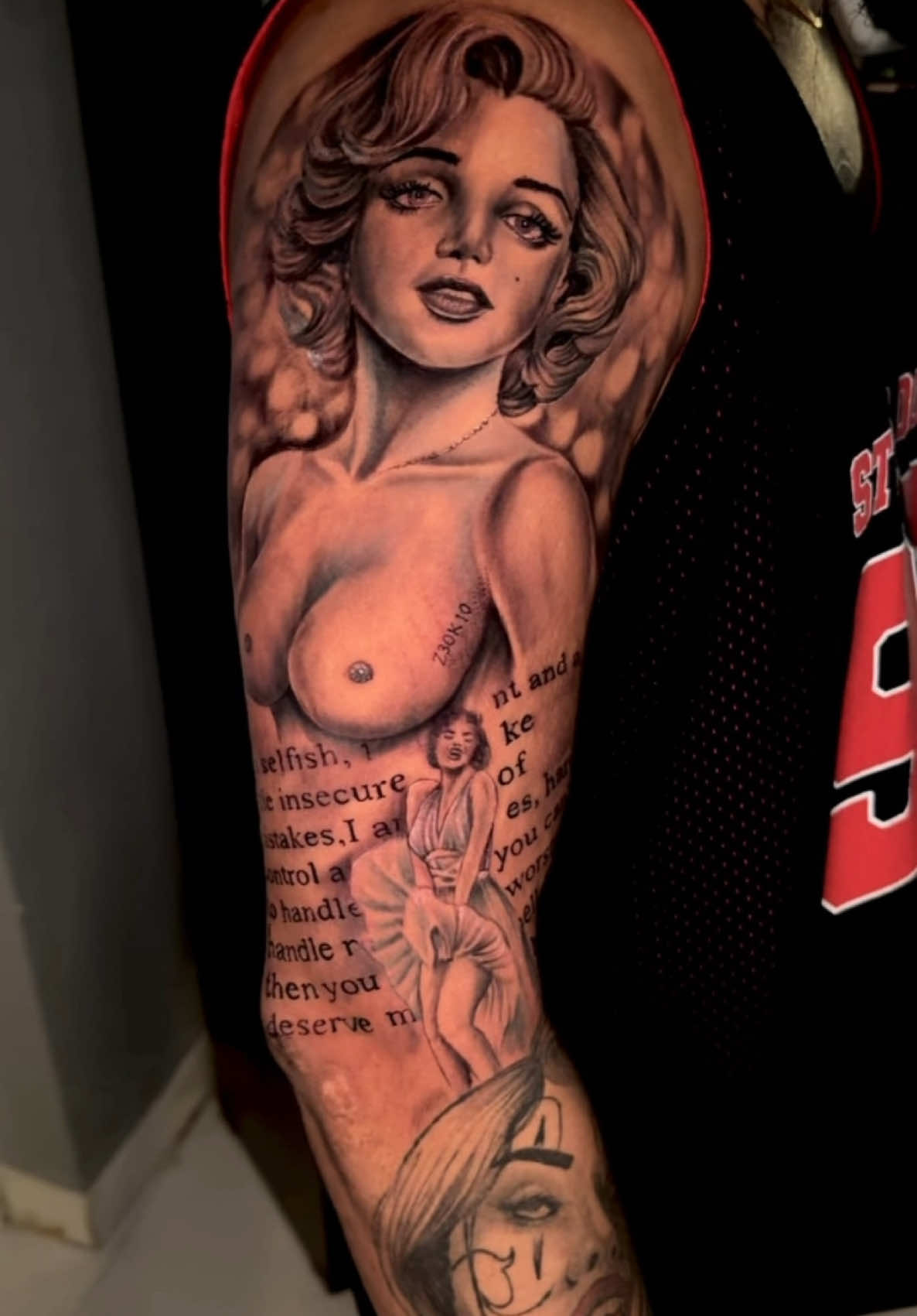 Smokio ගේ අලුත්ම tattoo එක  #tattoonila #tattooartistsrilanka #kevinsmokio❤️ #tattooloverfans❤🥰😚🤩👌 #tattooartist #borlasgmauwatattoo #44kalliya #tatsuplk #smokiorap #bellanvilatattooshop #Medusatattoosldeaing #kalunikaalbum #fonetattoomashine #kalunikasmokio #fypシ゚viral #smokio__official #armtattoo #tattoonila #tattooartiatsrilanka 