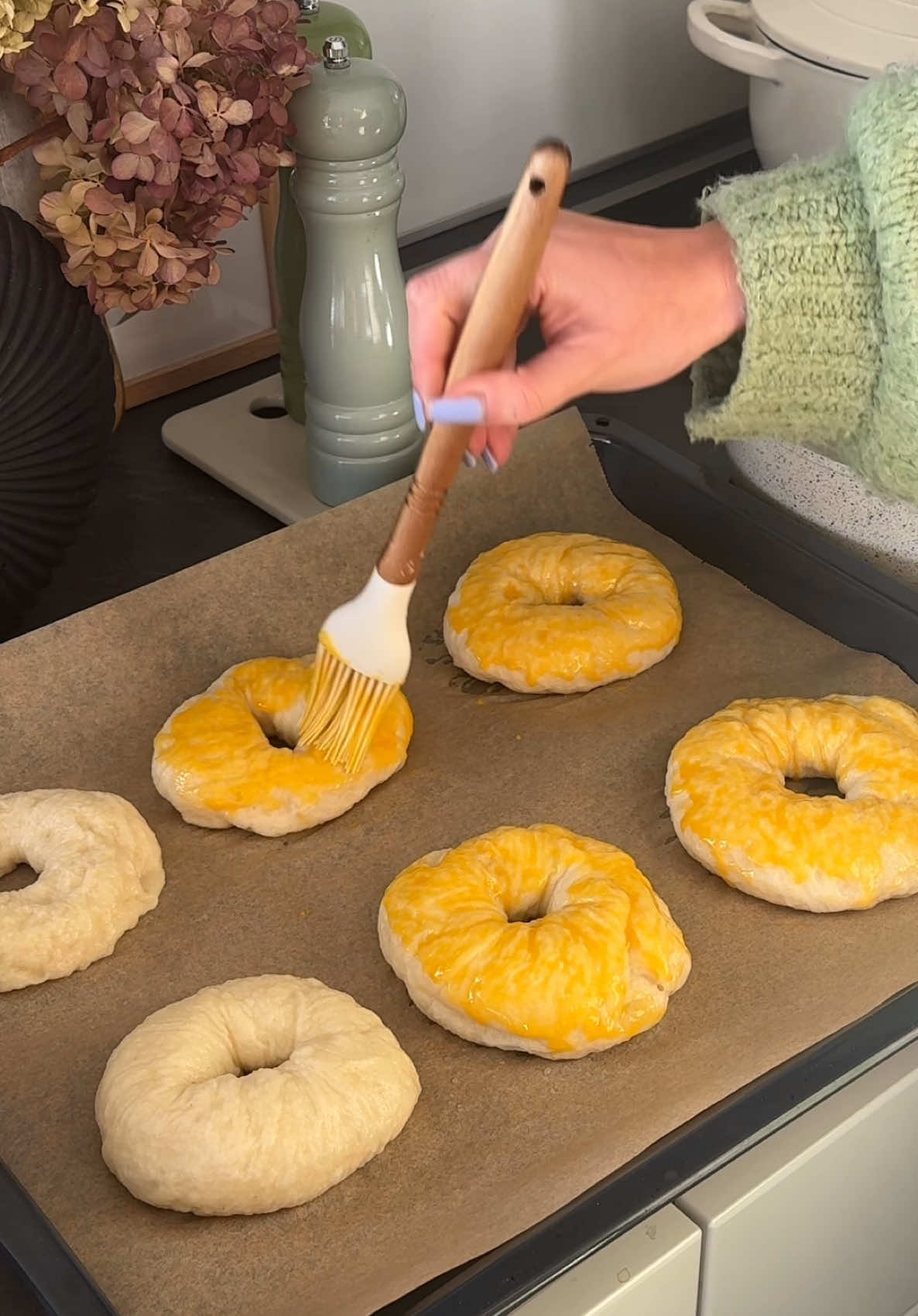 never buying bagels again 🥯 Ingredients (serves 9 bagels): • 20g of fresh yeast or 7g od dry yeast • 320ml water (room temperature) • 1 tbsp of sugar • 500g of flour • 2 tsp of salt • 2 tosp of vegetable oil Toppings: • egg yolk/plant based cream • pinch of salt • any seeds you like 1. Mix yeast, water and sugar until the yeast and sugar dissolves and let sit for about 5 minutes. 2. Add flour, salt, oil and knead for about 10 minutes. 3. Transfer to an oiled bowl. Cover with a dry towel and let the dough rise for about 45 minutes until doubled in size. 4. Divide dough into 9 pieces and form balls. 5. Make a whole in the middle of every ball. 6. In a large pot bring water with 2 tbsp of sugar to a boil. 7. Cook the bagels on each side for 60 seconds. 8. Place all bagels on a baking pan covered with baking paper. 9. Spread the egg yolk/vegan cream on each bagel. 10. Top with salt and anything you like.  11. Bake for 20 minutes at 220 degrees. Enjoy! #bagels #veganbagels #bagelsandwich #bagellover bagels, vegan bagels, breakfast, easy breakfast, easy recipes, quick recipes, baking, vegan dish, frühstück, frühstücksidee, veganes frühstück, schnelle rezepte, einfach rezepte