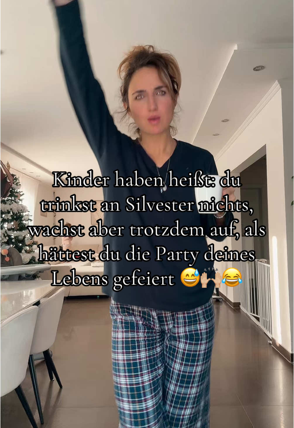 Somit wünsche ich euch ein frohes neues Jahr ❤️🥳  #mommylife #silvesternacht #kater #mommyblogger #danceitout #spass #live #mamaleben #momof3 #mamavondrei #neujahrsvorsätze 