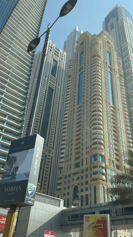 #dubaimarina #dubai #marinadubai #uae #skyline #skyscraper #dubaiharbour