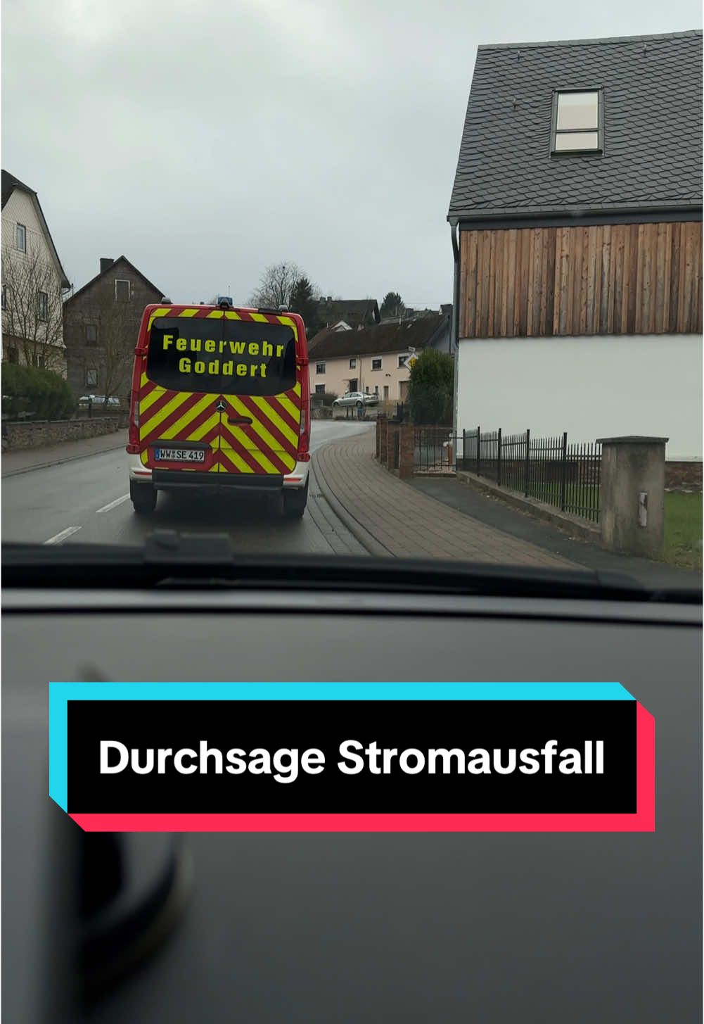 Aktuell Stromausfall im Westerwald und Altenkirchen, danke an unsere Ehrenamtlichen, die jetzt bereit stehen schnell zu helfen 🚒 🚑🚓 #westerwald #stromausfall 