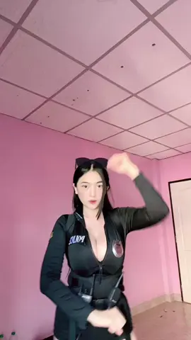 มีแต่ชุดตำรวจ👮ไม่มีชุดคาวบอยค่ะ🤠
