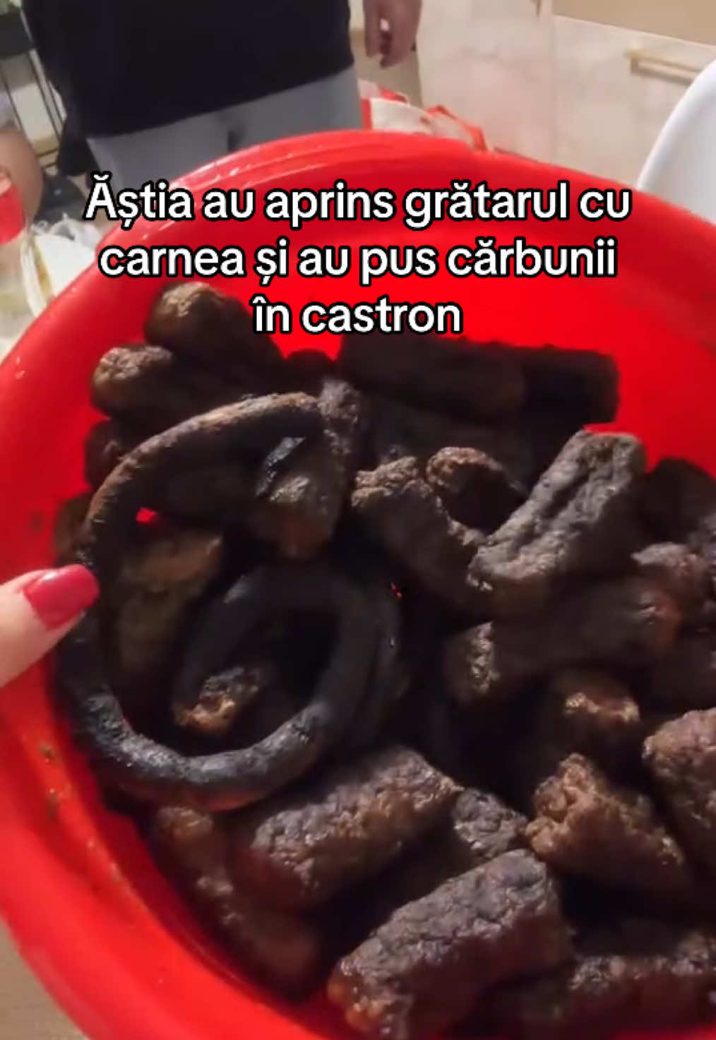 inovație culinară în Brăila: cărbuni 🪨                        @Denis Catalin Neagoe                                                            #revelion2024 #revelionfail #gratar #gratarars #carnearsa #gratardecarbuni #romania #revelionoache #tiktok #viral #fy #fyp #nouafiță #horeca #carbuni 