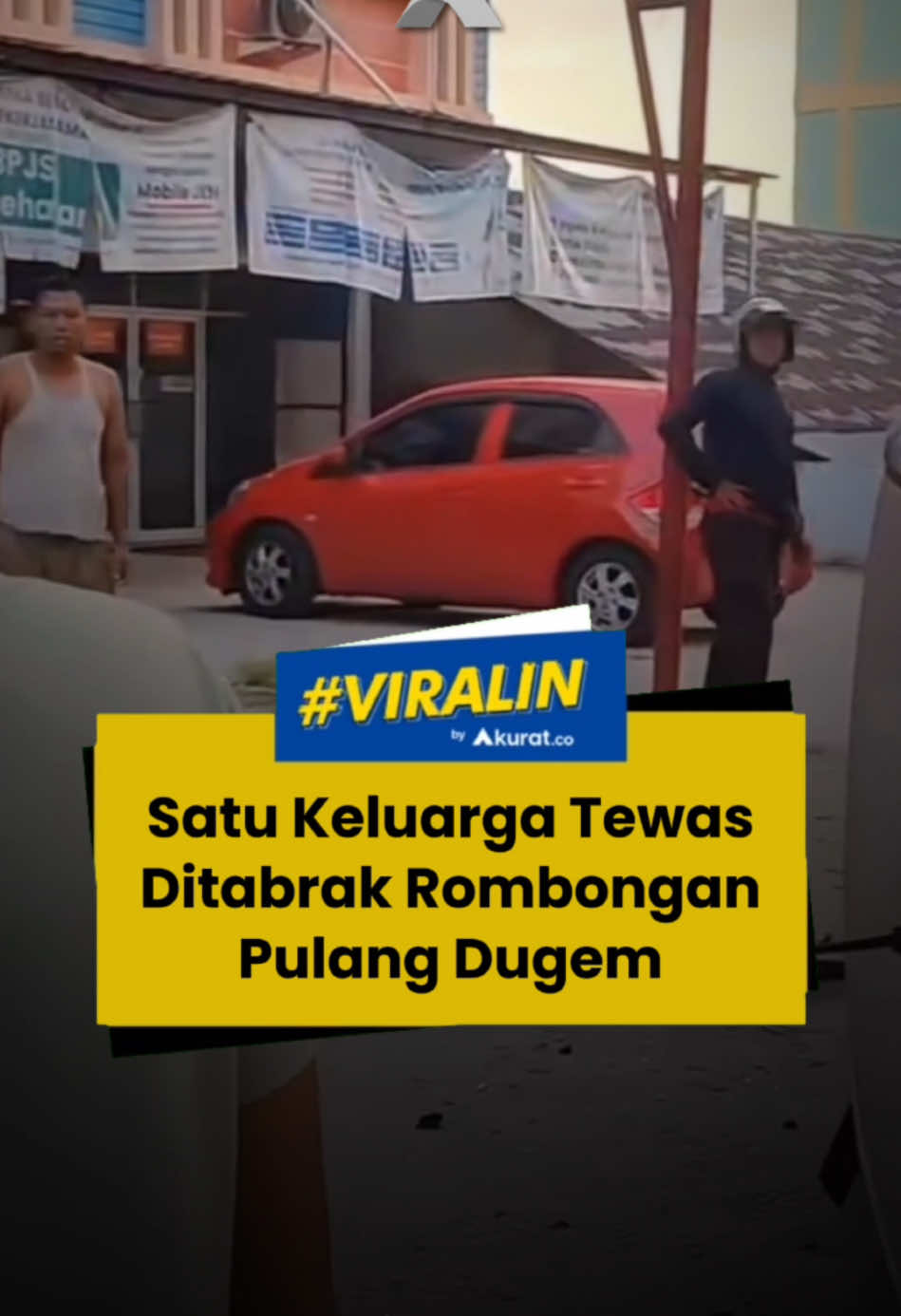 Pascakecelakaan, pengemudi Calya, Antoni Romansyah (44), warga asal Palembang, telah ditangkap dan ditahan di Satlantas Polresta Pekanbaru. Selain pengemudi, satu orang penumpang perempuan, Lidia Rustiawati (25), asal Jawa Barat, serta seorang penumpang laki-laki, Deni (30), asal Palembang, juga turut ditangkap polisi. Berdasarkan hasil penyelidikan, ketiga orang itu dalam kondisi di bawah pengaruh narkotika seusai dugem pada malam tahun baru. 🎥: Instagram/@manangsoebatti_official. #viral #kecelakaan #pekanbaru #dugem #akuratco 