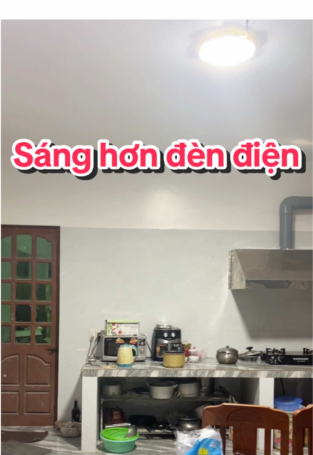 Đèn năng lượng ốp trần 1000w sáng hơn đèn điện #dennangluongmattroi #hoanglongsolar 