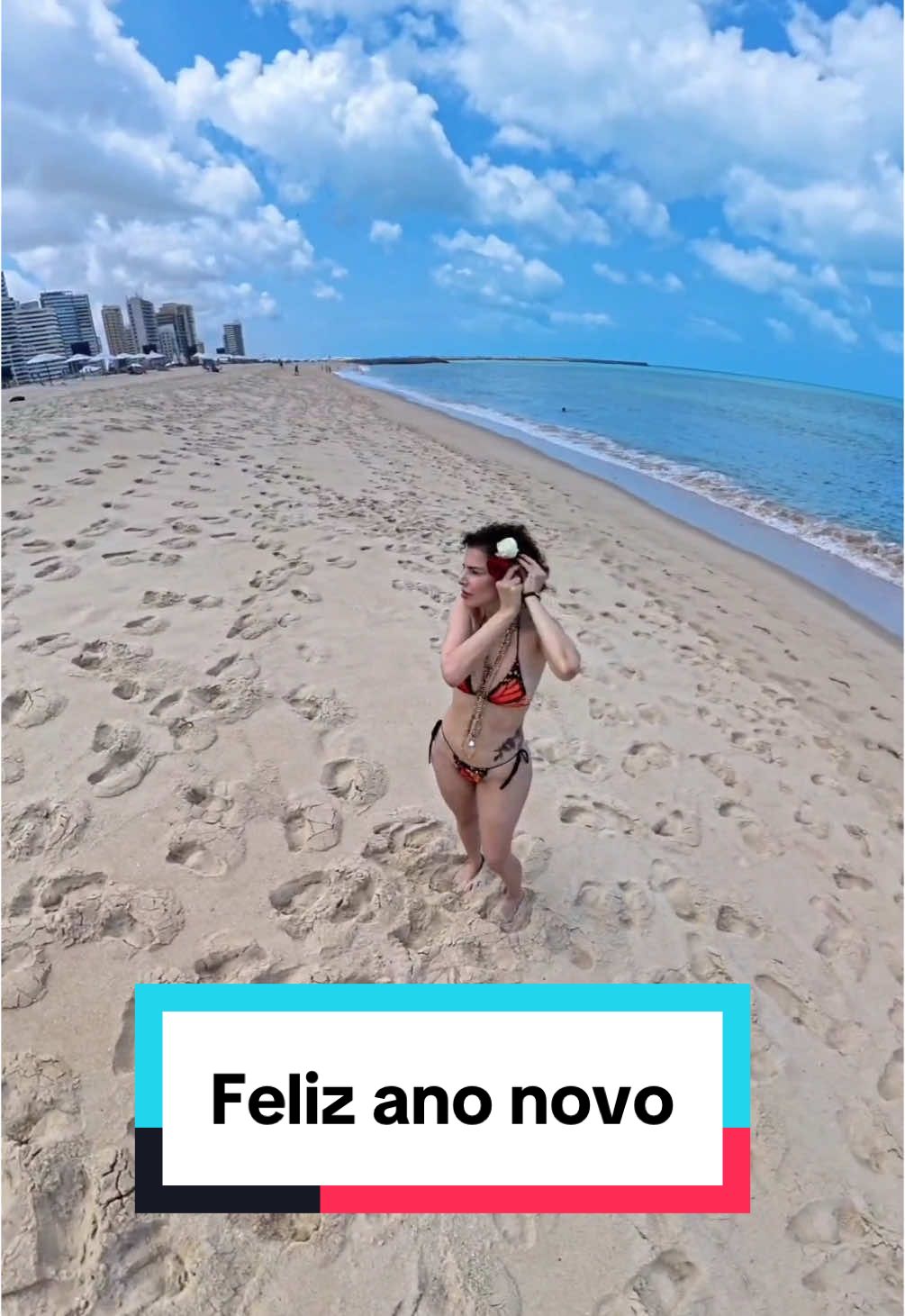 Feliz ano novo com muito mais oportunidades, mais proteção, amor por si e pela natureza, pela oportunidade de um recomeço, pelas escolhas melhores de cada um para que nos leve a dias melhores! Feliz ano novo #vanessadamata #gentefeliz #felizanonovo 