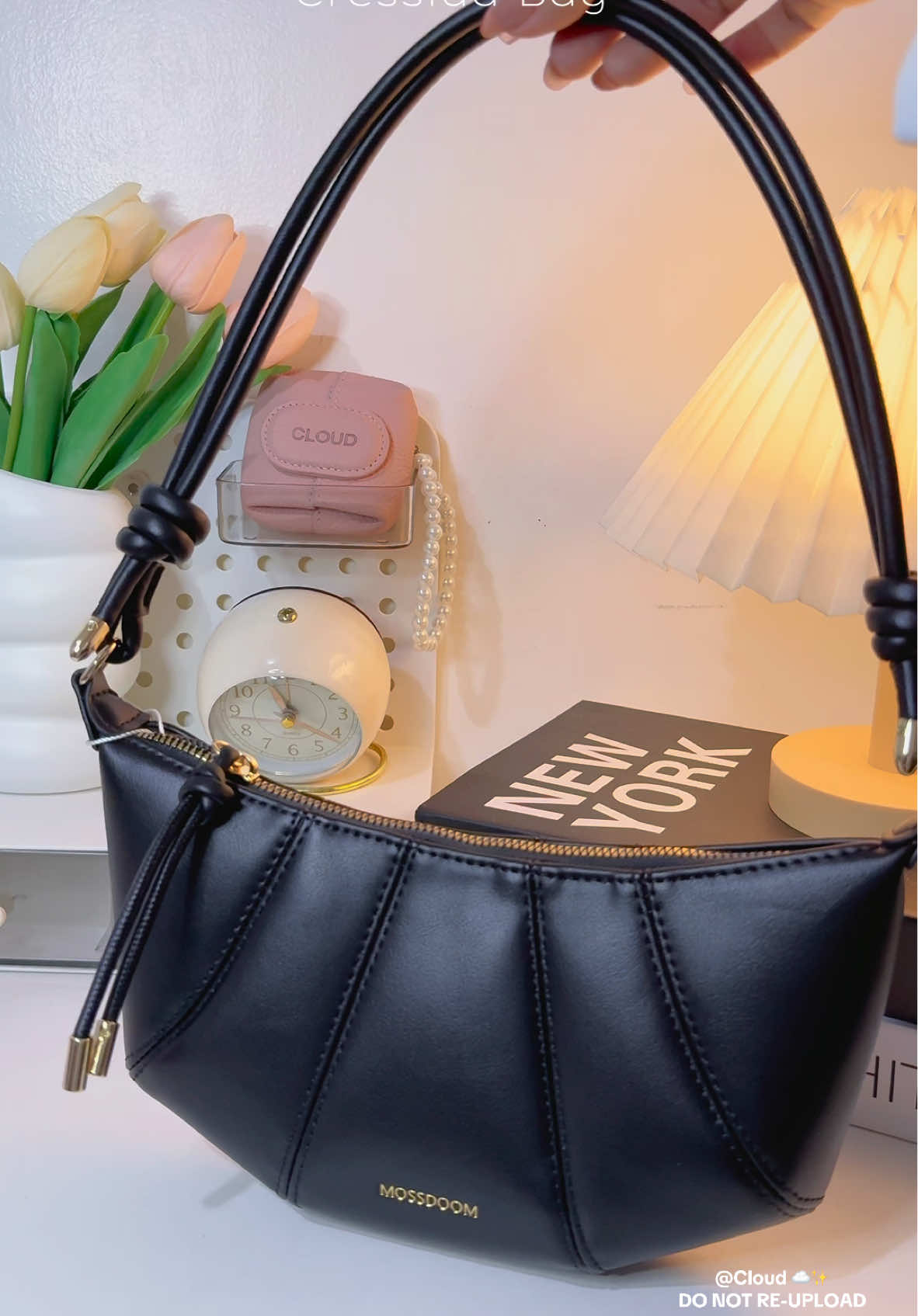 Slaying with this beautiful Mossdoom 2-way bag! 🤍👜✨ #bag #womensbag #mossdoombag #ootdbag #bagtok #trendybag #fyp #fypシ 