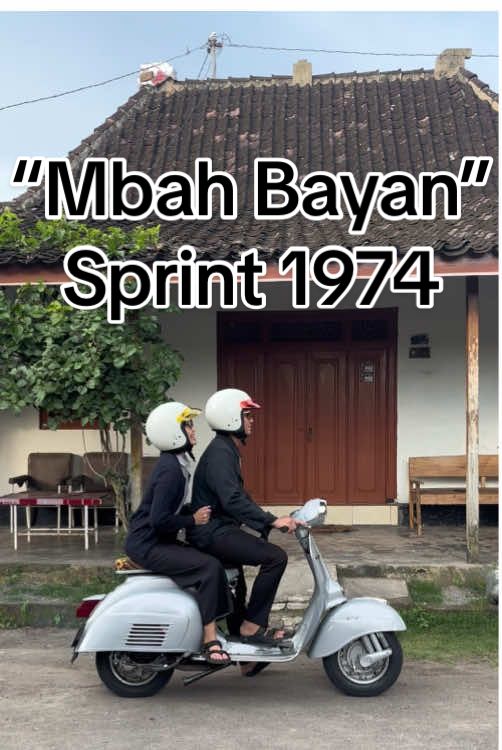 Nyoride w/ mbah bayan “sprint bagol 1975” #vespa #vespasuper #supersprint #vespabagol #vespaklasik #vespaan #yelstory #yelcekrek #sobatiyel #ngeyelgarage 