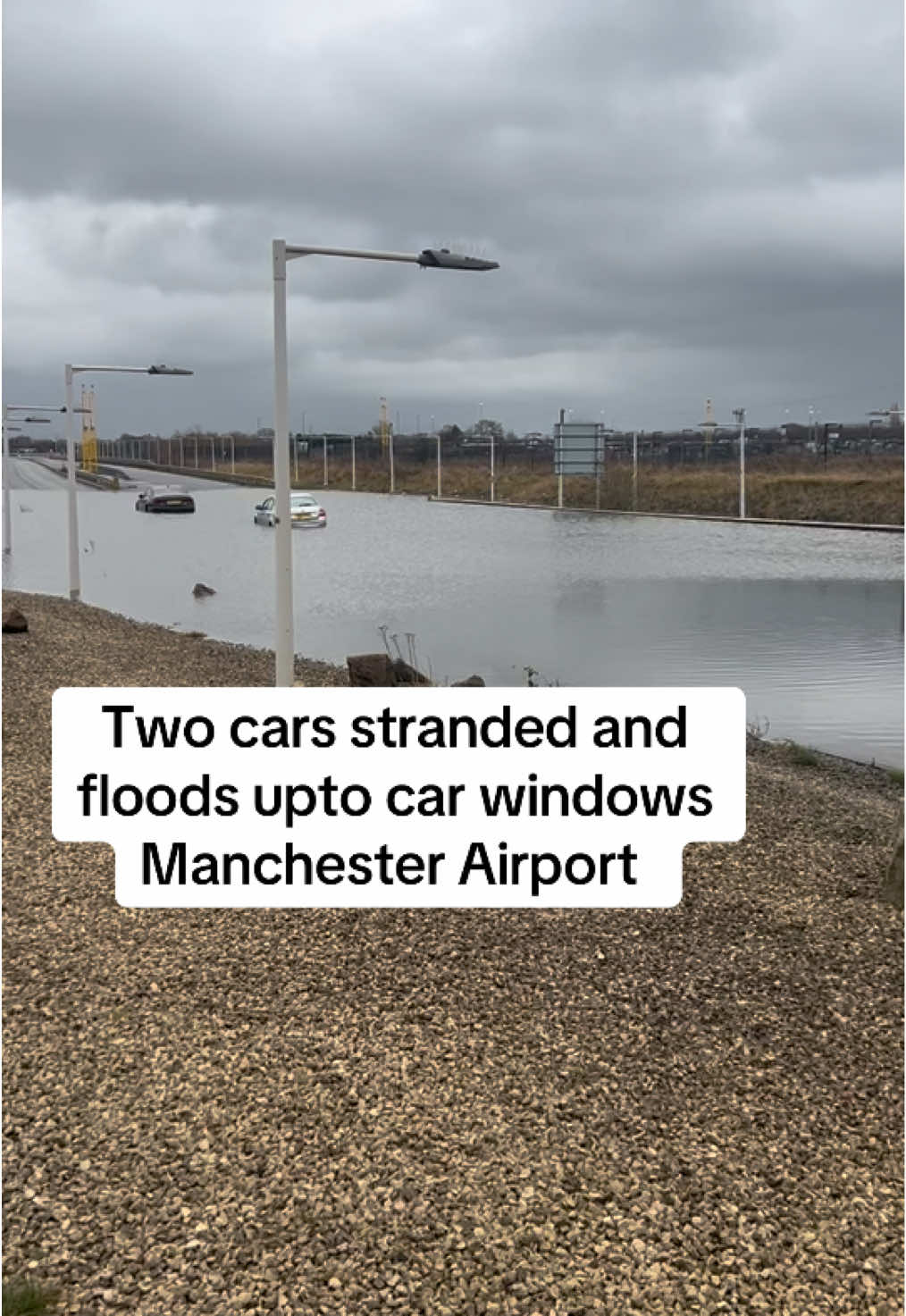 Thinking your car is a boat is not the smartest choice 🚘 ⛴️ #fyp #manchester #floods #flood #manchesterairport 