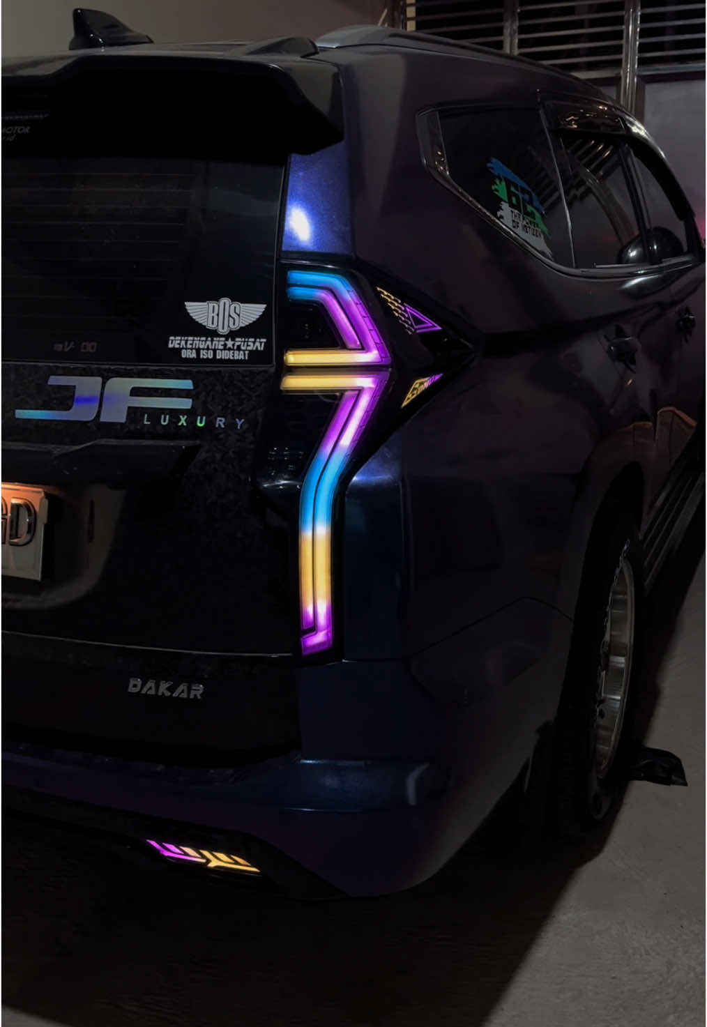 Stoplamp Pajero 2023  Custom Mika smoke  Custom RGB  Modul RGB belong  Led bumper RGB  📍spesialis home servis🏡 Garansi dan tanggung jawab 1 tahun ⚡️ Thx for @JindRo🌏  #pajerosport #pajero_mitsubishi #pajerosportindonesia #pajerosportdakar4x4 #pajerodakar #mitsubishimotors #mitsubishi #mitsubishipajero #pajerofacelift2021 #stoplamprunning #stoplamp #rgb #rgblights 