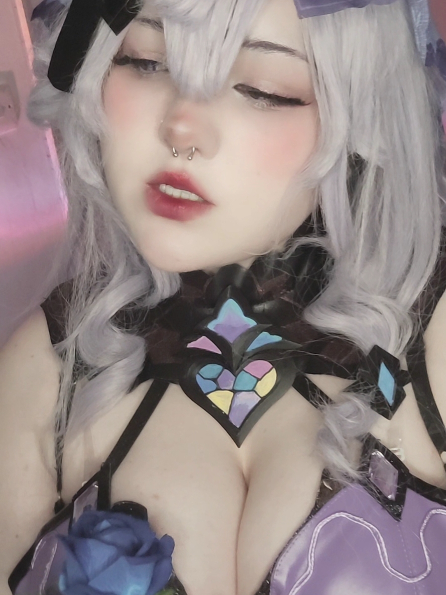 First cosplay of 2024 coming later today 🤍 shares appreciated <3!! #blackswan #blackswancosplay #hsr #hsrcosplay #HonkaiStarRail #honkaistarrailcosplay #acheron #acheswan #cosplay #アニメ 