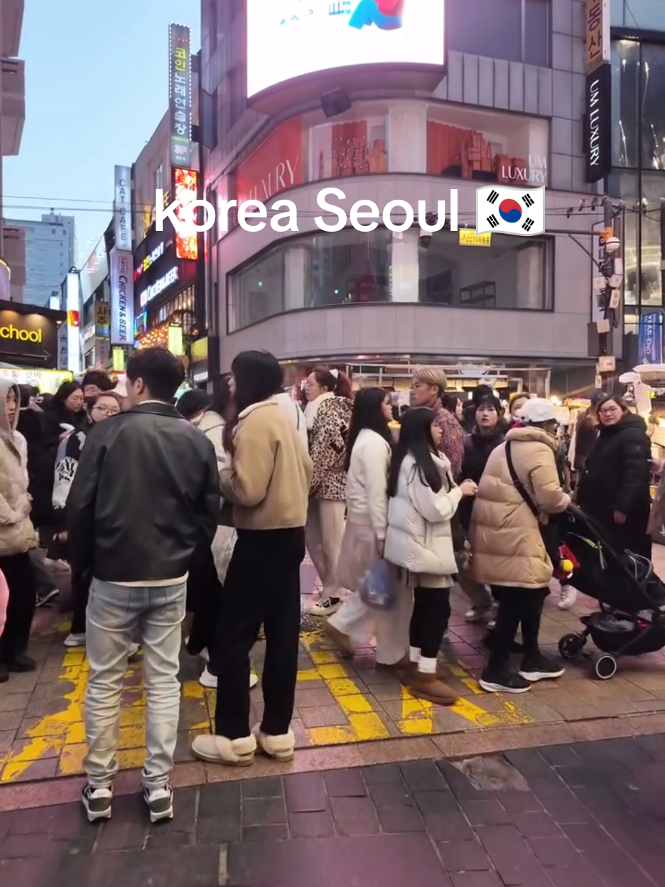 korea Seoul 🇰🇷 📍شارع ميونج دونج  هو واحد من أكثر الشوارع حيوية وشهرة في سيول، كوريا الجنوبية. يُعرف بأنه وجهة تسوق رئيسية، حيث يضم مجموعة واسعة من المتاجر والمطاعم والمقاهي. يمكن للزوار الاستمتاع بتجربة التسوق في المتاجر المحلية والعالمية، بالإضافة إلى تذوق الأطعمة الكورية التقليدية والحديثة. يُعتبر الشارع أيضًا مكانًا مثاليًا للاستمتاع بأجواء الحياة الليلية في المدينة.  #gangnam  #gangnamstreet #seoul #korea #korea #koreatravel #koreatrip #koreaflower #koreatourism #koreatour #koreagram #pop #koreabeauty #Corée #voyageCorée #Seoul #koreanische #korealife #Koreanscenery #bts #blackpink #busan #busantrip #explore #foryou #influencer #southkorea #v #hongdae #hongdaestreet #seoul #fyp #fypage #viraltiktok #viral #tutorial #tiktok #funnyvideos #capcut #fypシ #fyppppppppppppppppppppppp 