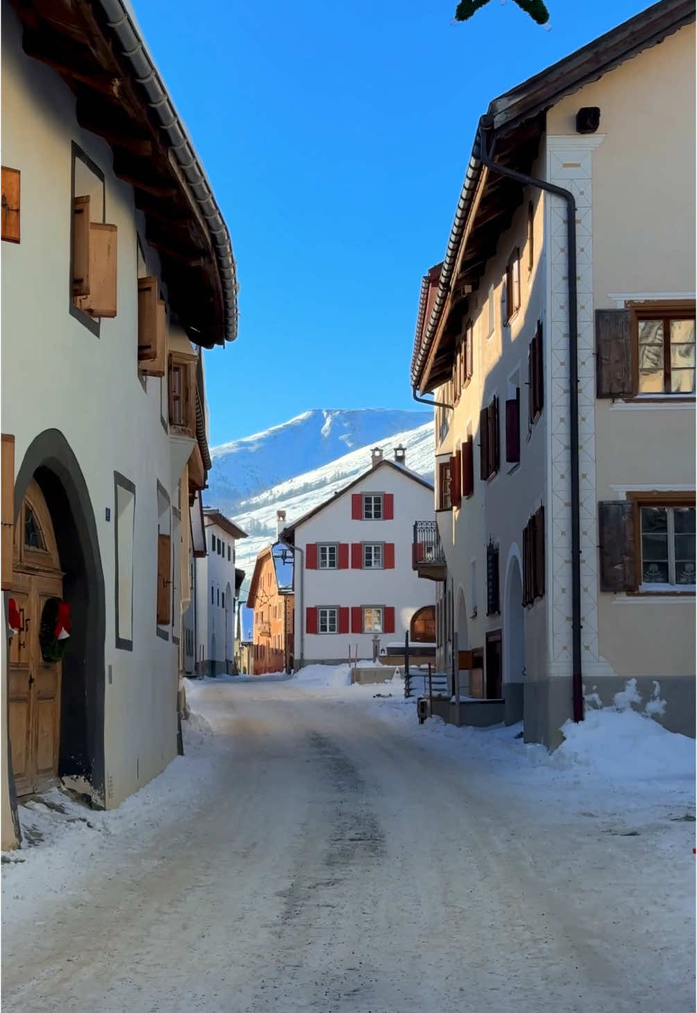 📍 S-chanf, Switzerland 🇨🇭 Follow for daily Swiss Content 🇨🇭 📌 Save this for your (next) trip to Switzerland 🇨🇭 🎥 by: @swisswoow  #switzerland #mountains #schweiz #swissalps #myswitzerland #nature #inlovewithswitzerland #swiss #alps #wanderlust #visitswitzerland #travel #suisse #landscape #berneroberland #grindelwald #lauterbrunnen #naturephotography #blickheimat #switzerlandpictures #swissmountains #switzerlandwonderland #switzerland_vacations #graubünden #engadinstmoritz #engadin #oberengadin #snow #winter #winterwonderland