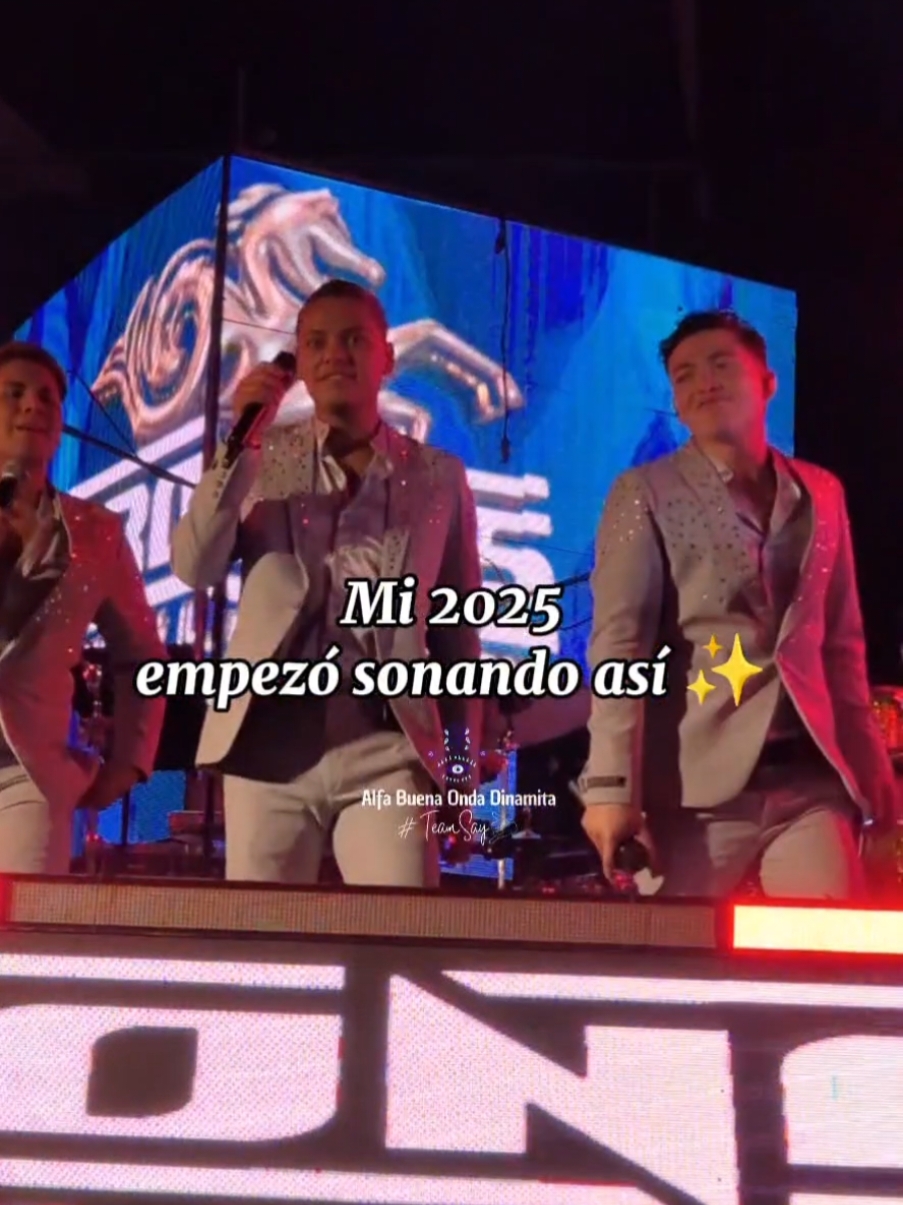 Que manera de empezar el año 👌🏻❤️✨️@Saymon Douglas Ruiz Rocha @Joel Santander @EL CARTEL Q’MBIERO #saymonruizrocha #elcartelqumbiero #2025 #añonuevo #Cumbia