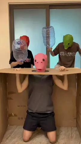 Invite your friends to watch the two-player whack-a-mole challenge, the facial clip tug-of-war challenge and the turtle challenge #fungame #funnytiktok #funnyvideos #foryou #guanbue68 