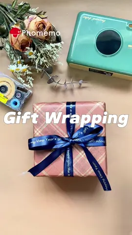 DIY wishes on Ribbon when wrapping up gifts 🎁 🍄Phomemo A30 Label Maker 🎁Ribbon Tapes 🎁Wrapping Gifts 🎁Auto Label Detection 🎁No Need Ink 🎁Easy Setup 🎁User Friendly 🎁One-Tap Bluetooth Connection 🍄Print Master App 🔍1000+ Symbols 🔍20-30 Fonts 👆🏻Link in bio🔗 #Phomemo_FunMemo #phomemo #labelmaker #miniprinter #giftwrapping #giftideas #ribbontape #ribbon #gift 