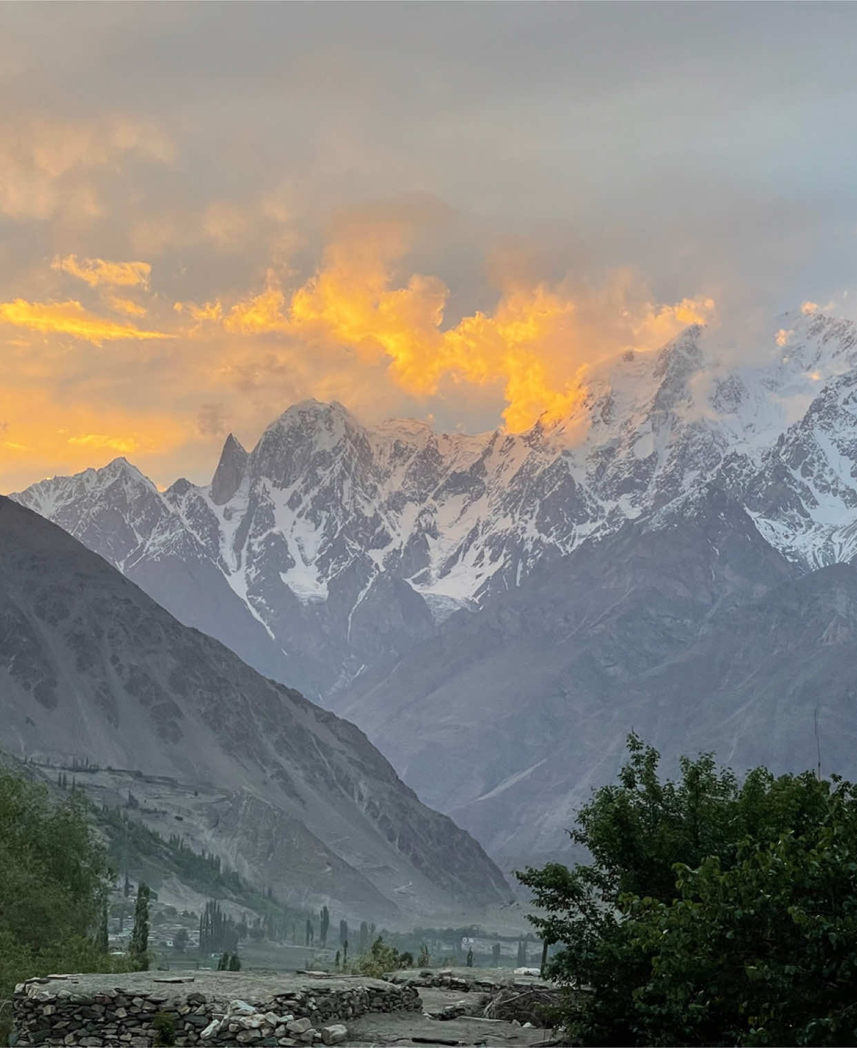 Golden Eagle Peaks,Nagar Valley. #explore #foryou #Pakistan #foryoupage #trending #viral #travel #adventure #tour #winter #gilgitbaltistan #sunset #kkh #snow #nusrat #hunza 