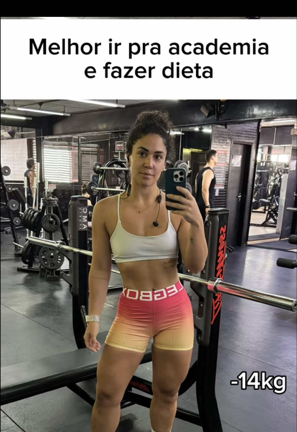 Lembrando que cada caso é diferente e tem mulheres que irão precisar da cirurgia devido ao estágio do lipedema, mas que mesmo assim, todas irão se beneficiar de levar um estilo de vida mais saudável!  O lipedema não tem cura, mas tem tratamento e é possível regredir o estágio até que ele fique quase imperceptível. Mas não se engane, infelizmente, se abandonar o estilo de vida, ele volta, como aconteceu comigo quando engordei 18kg. . #lipedema #treinofeminino #antesedepois #emagrecimento #vempraescada #memes #fyp 